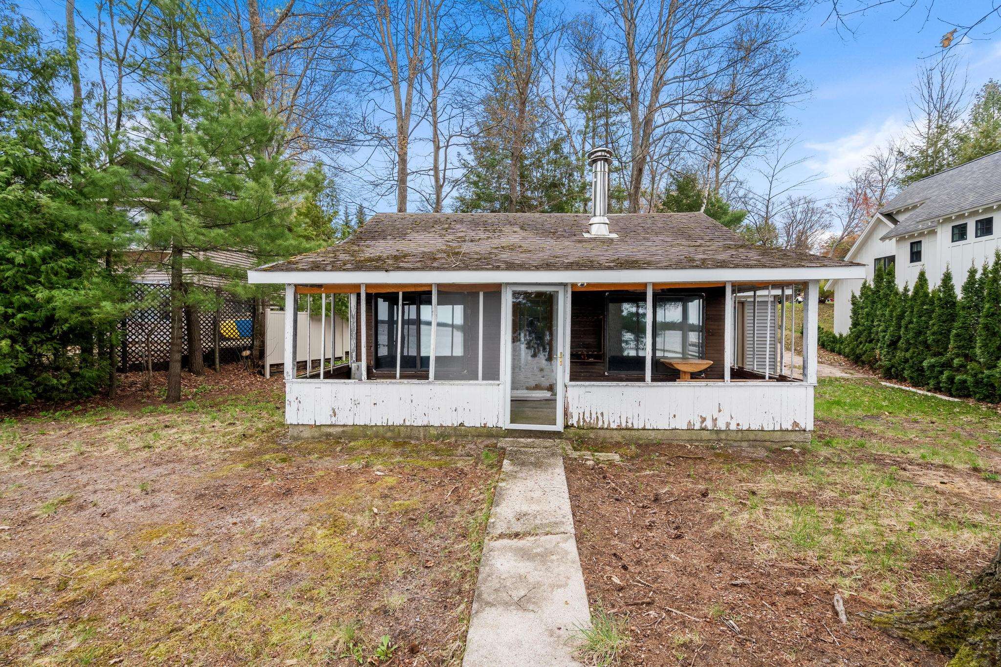 186 S South Long Lake