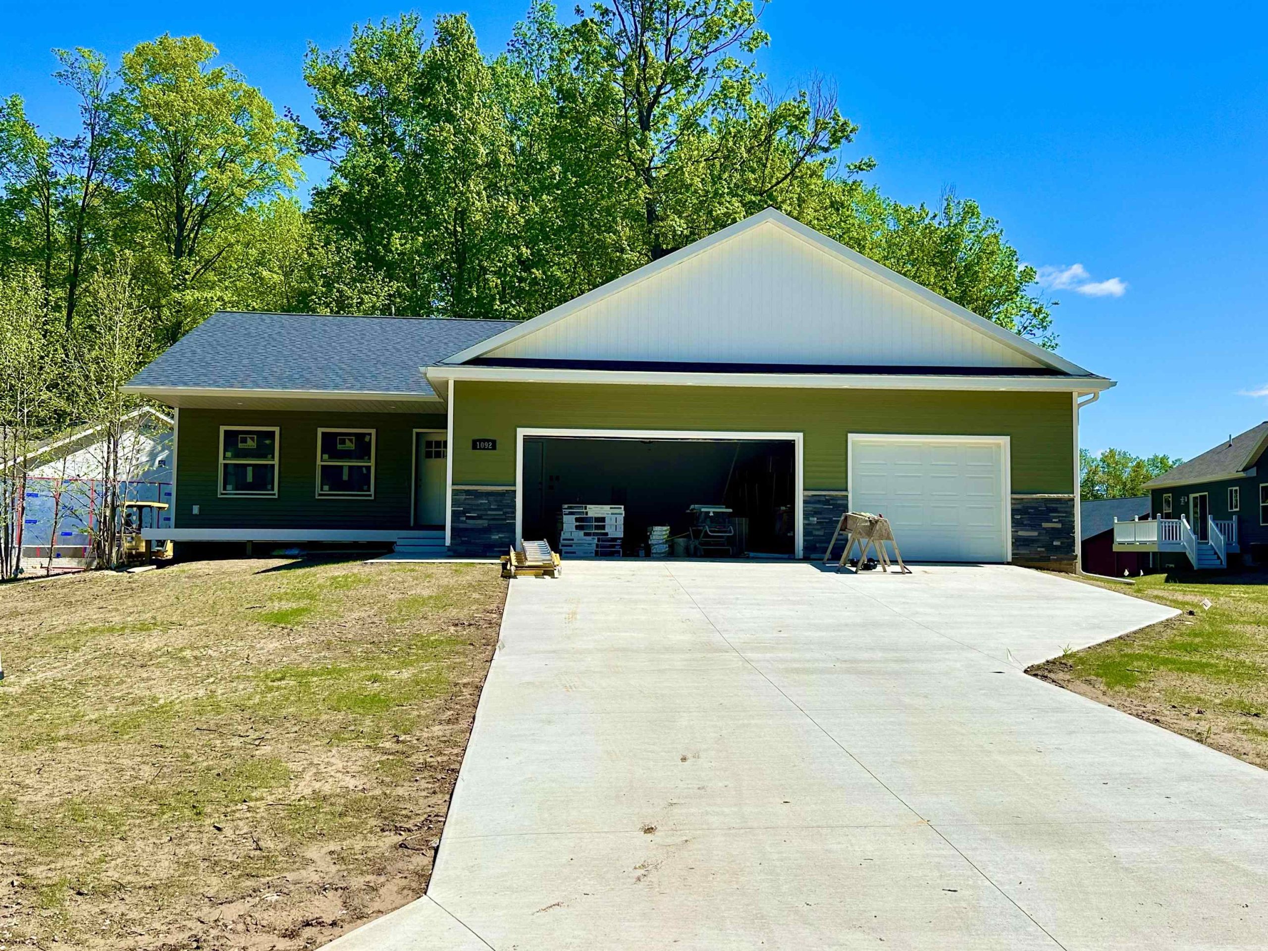 1092 Birmley Estates