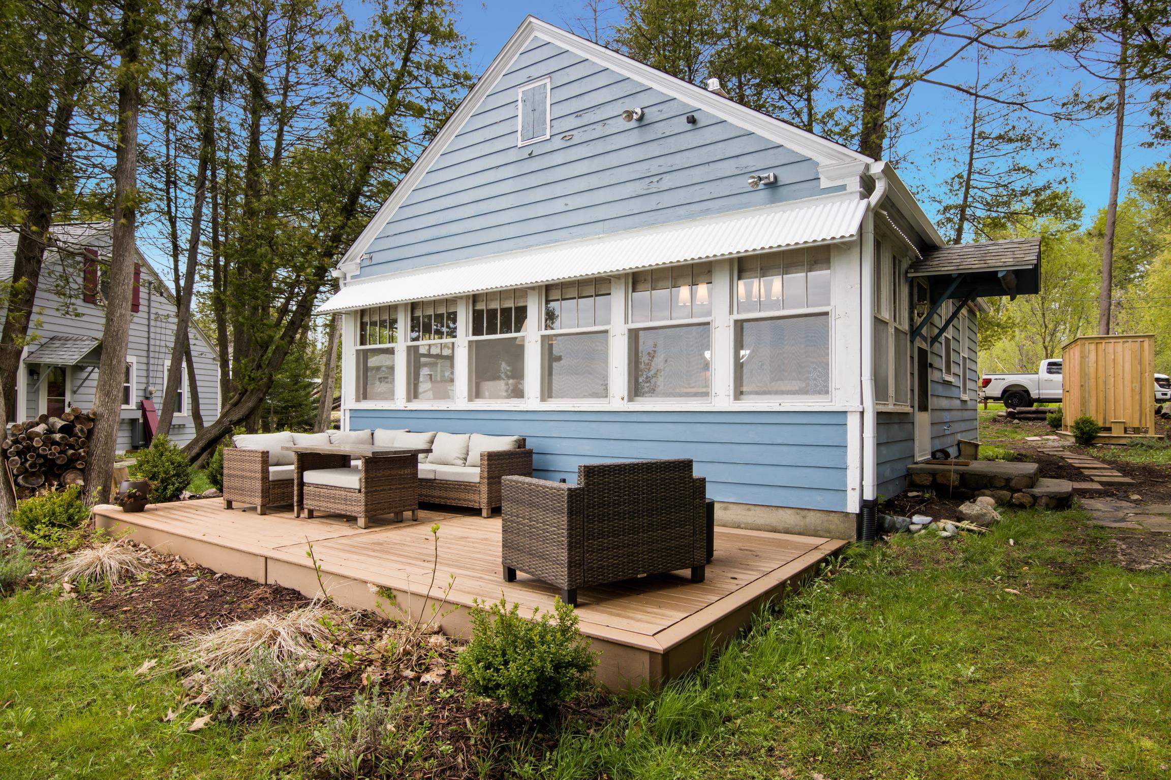 8834 Cedar