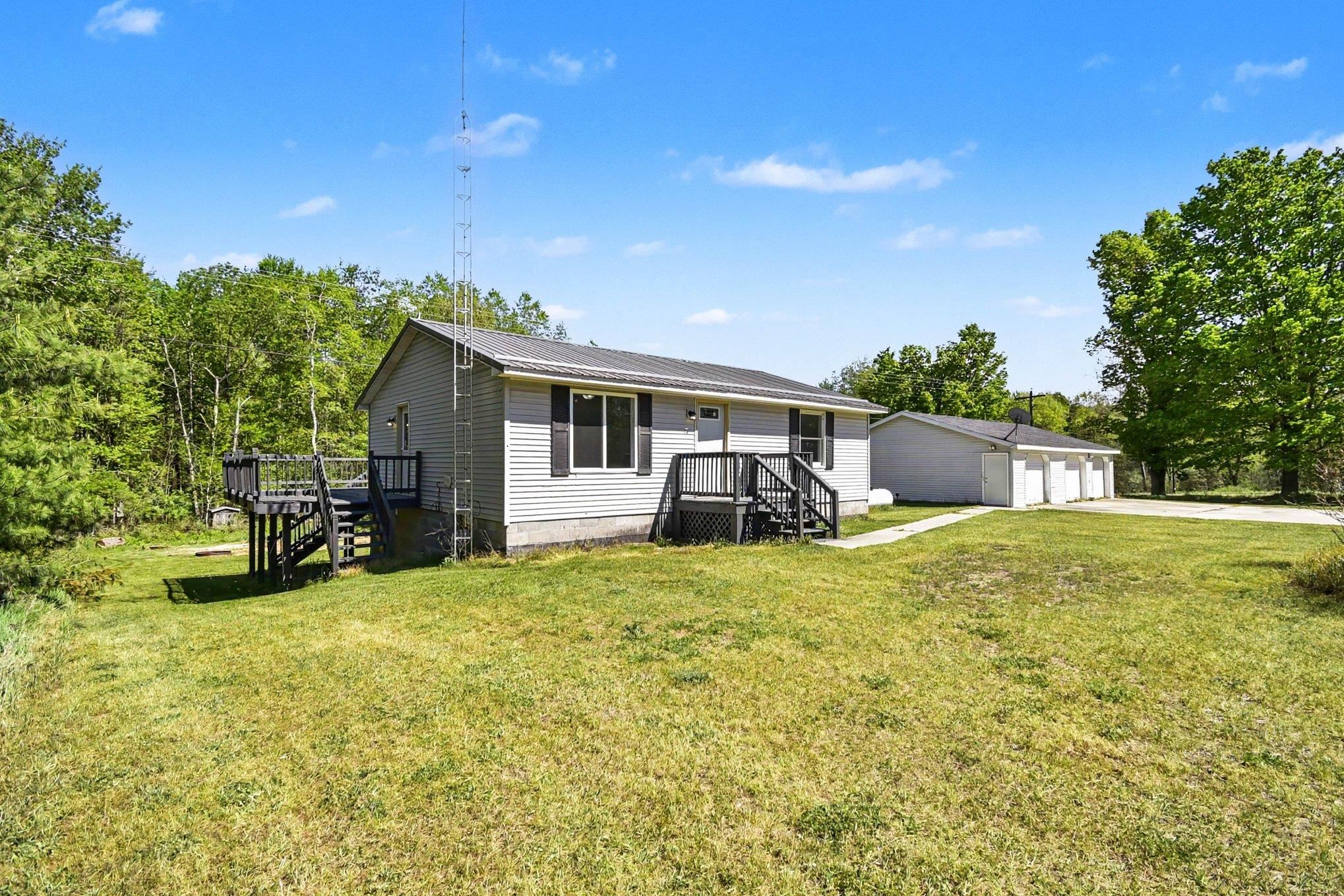 7032 N Woodruff