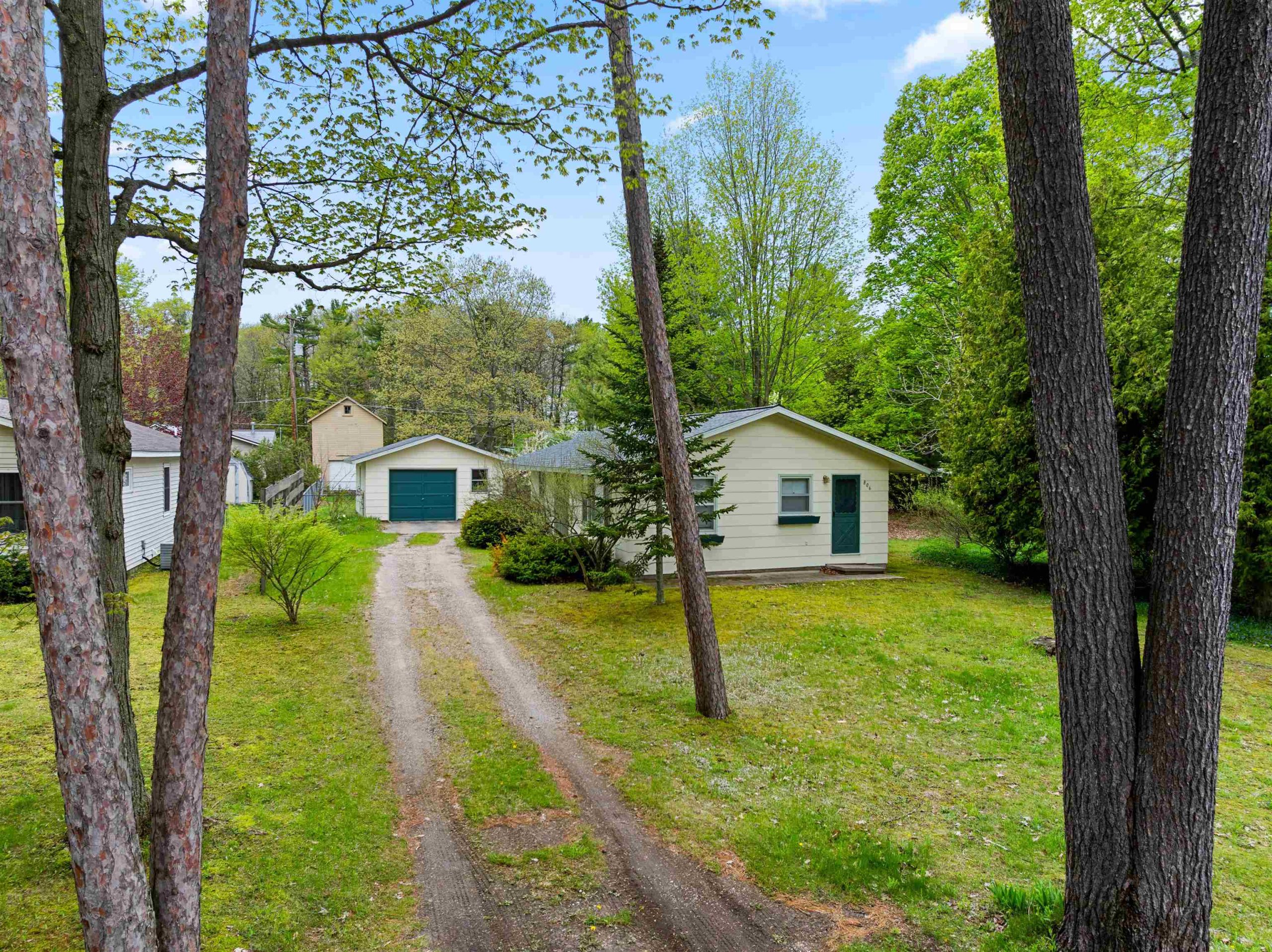 806 Livingston