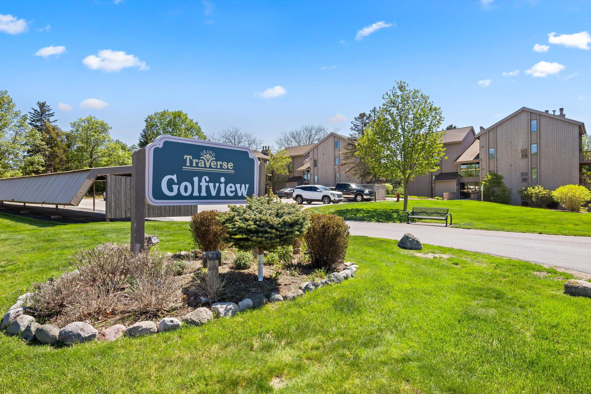 5542 Golfview