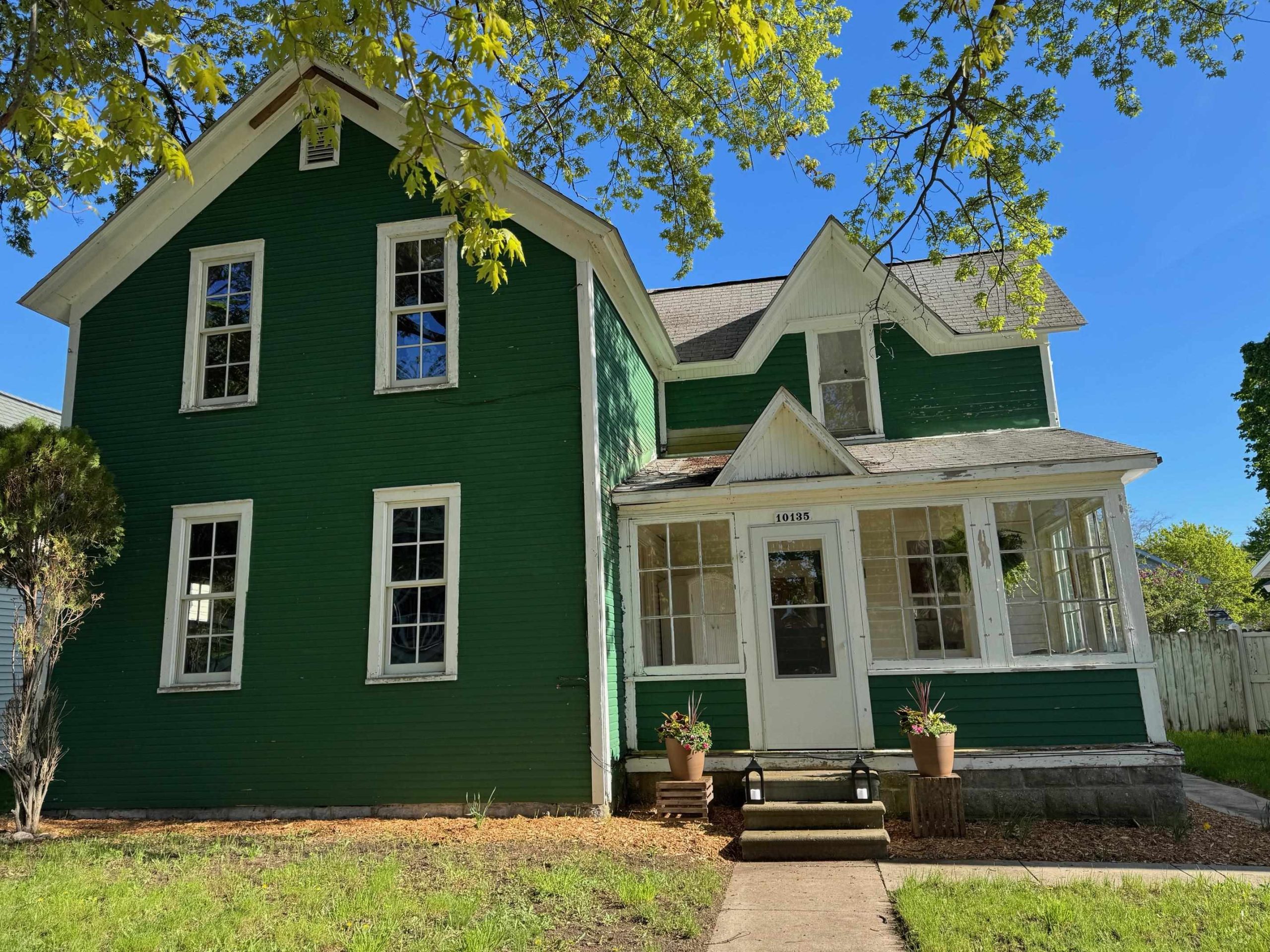 10135 W Front