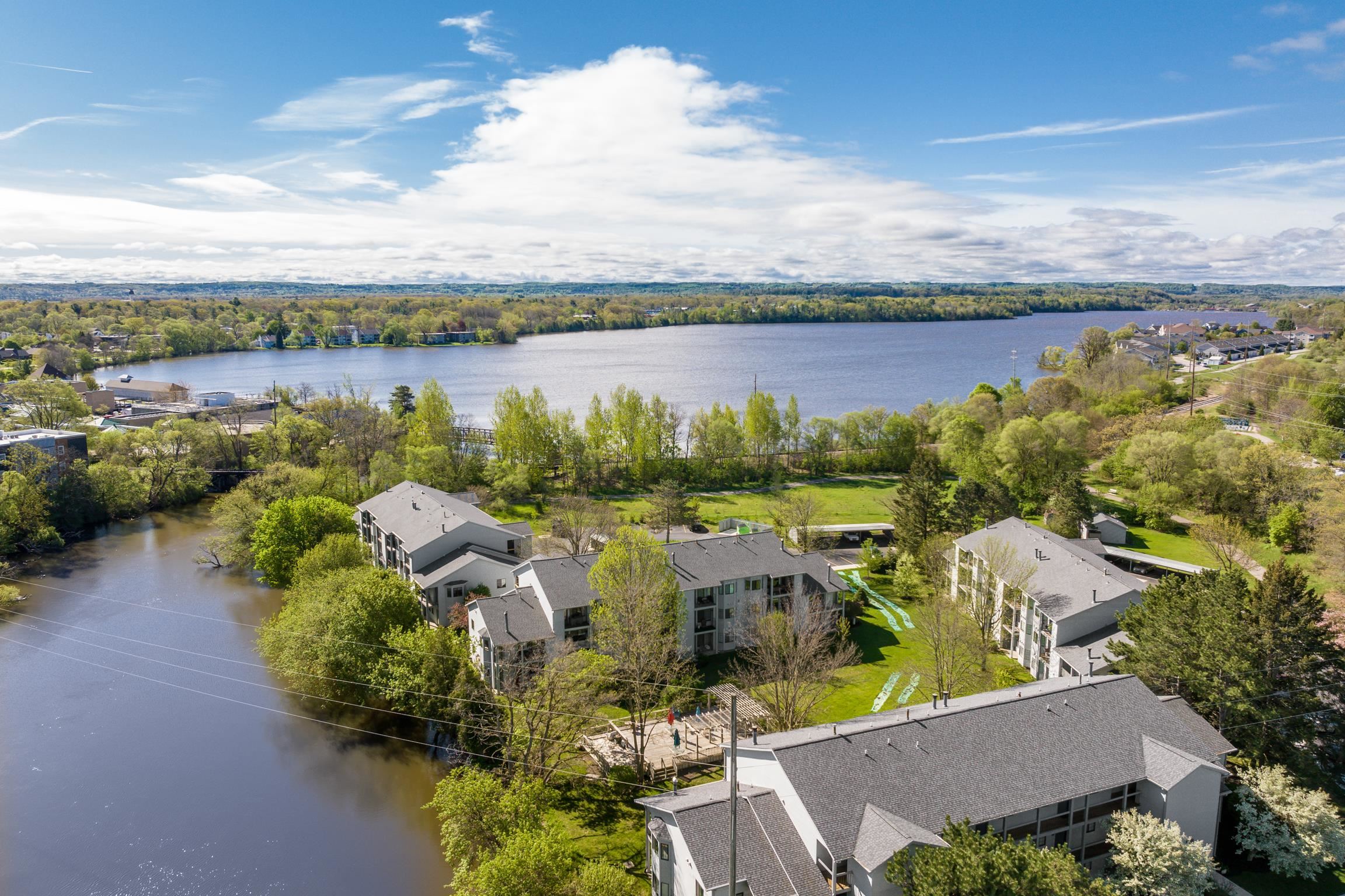 621 Riverine