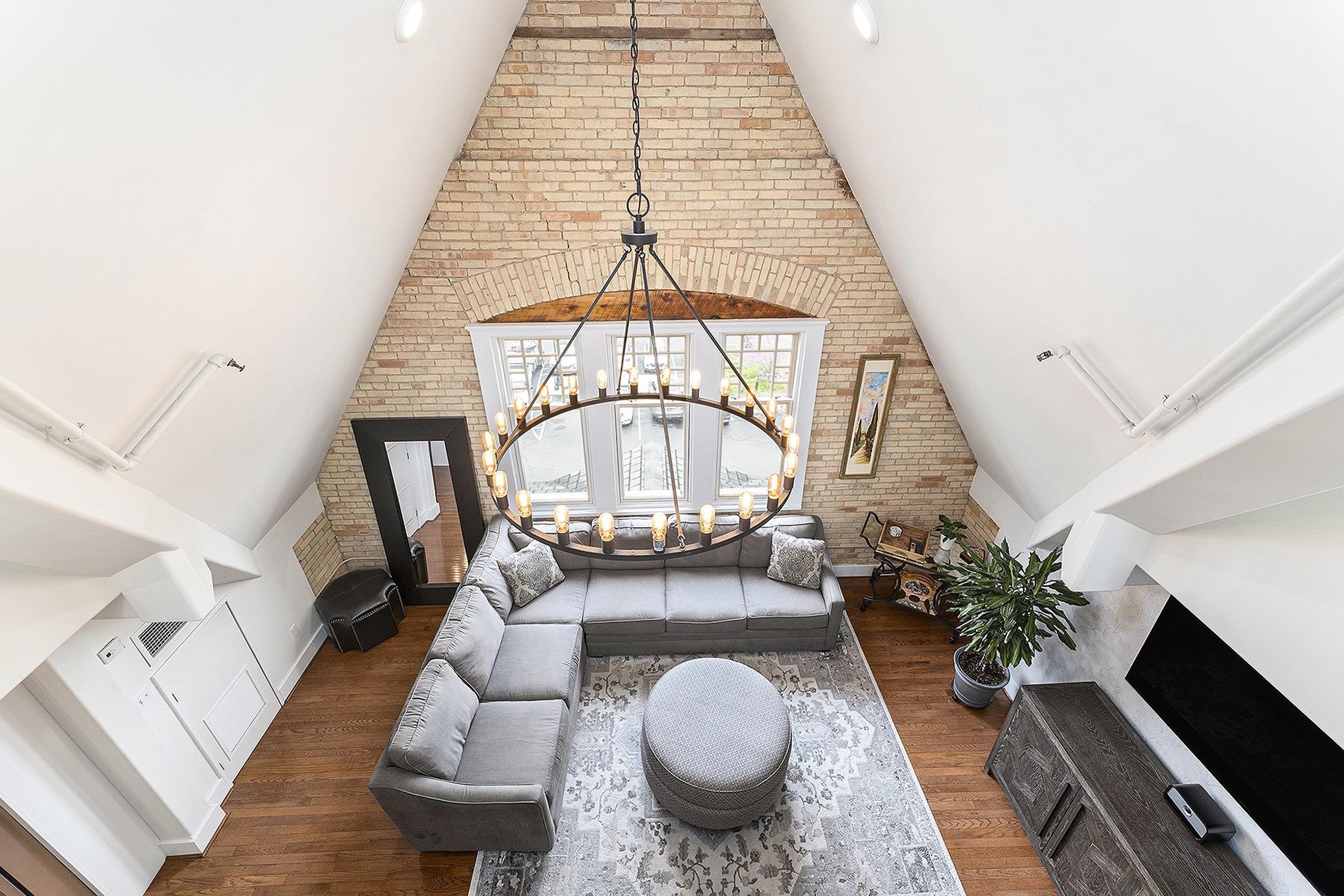 810 Cottageview