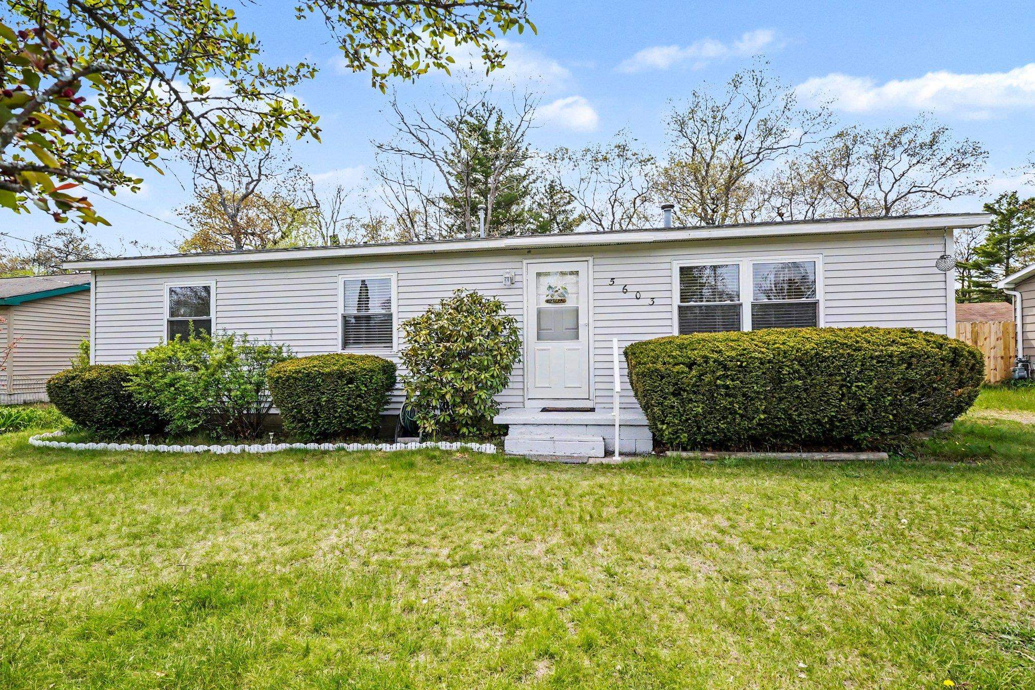 5603 Cedar Lake