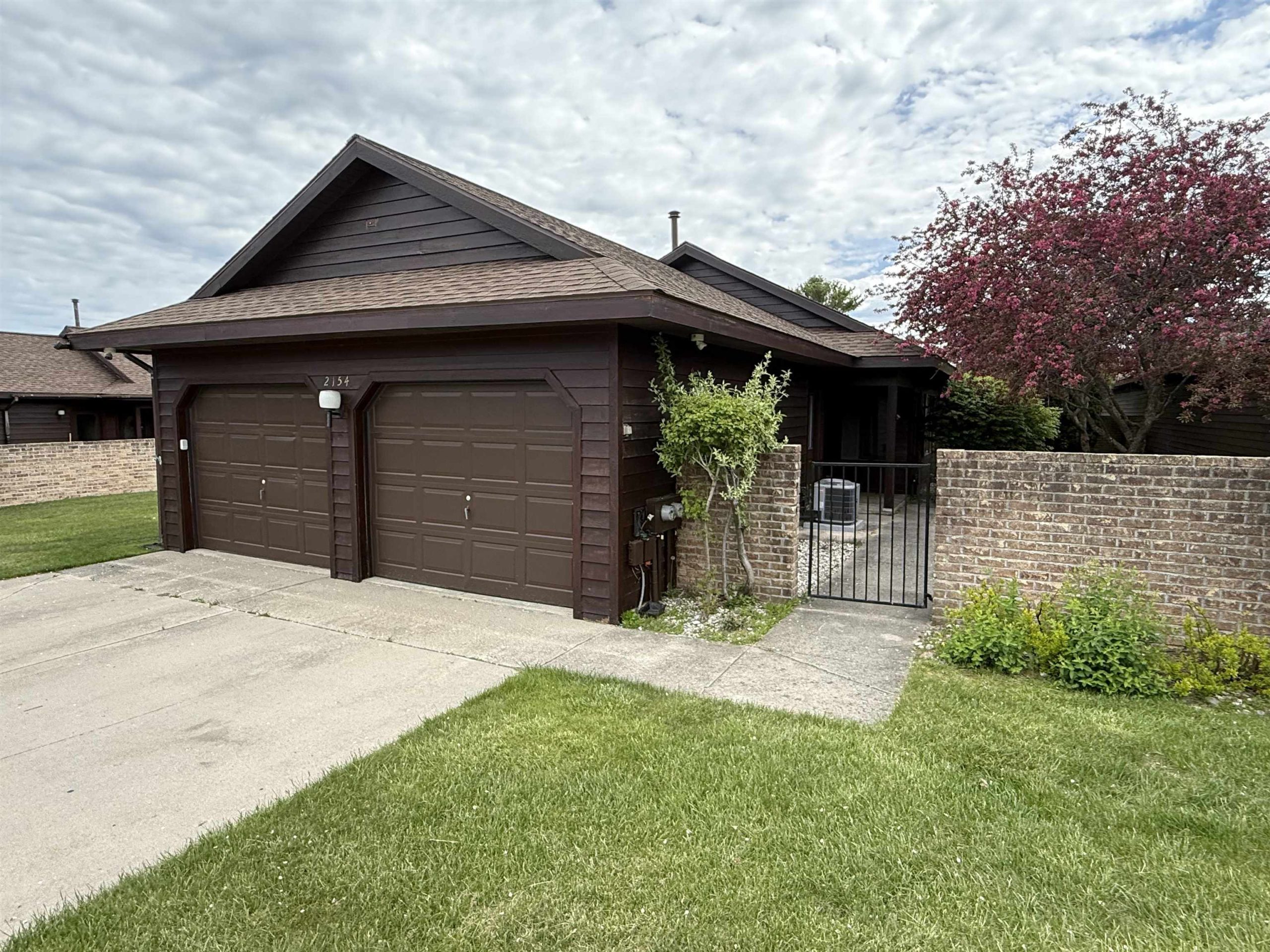 2154 Hammond Place W