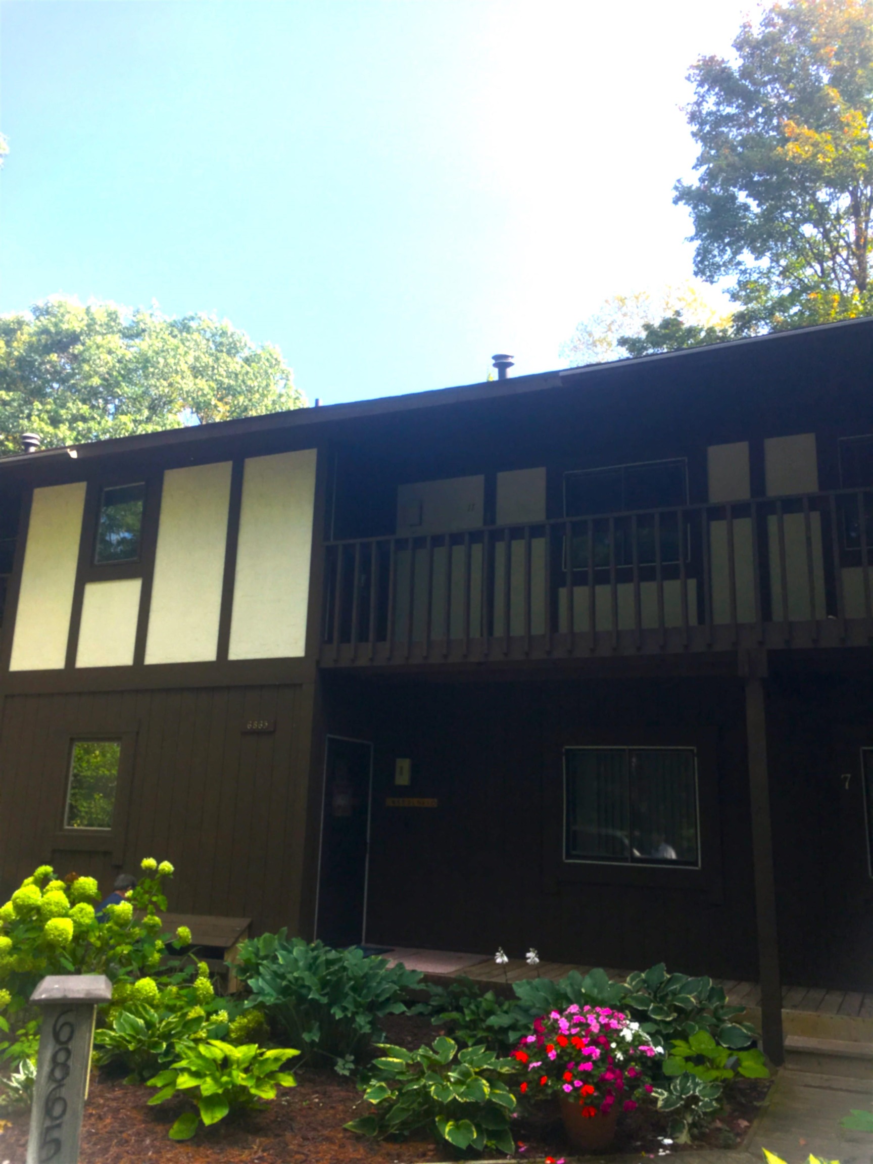 6865 Pinebrook
