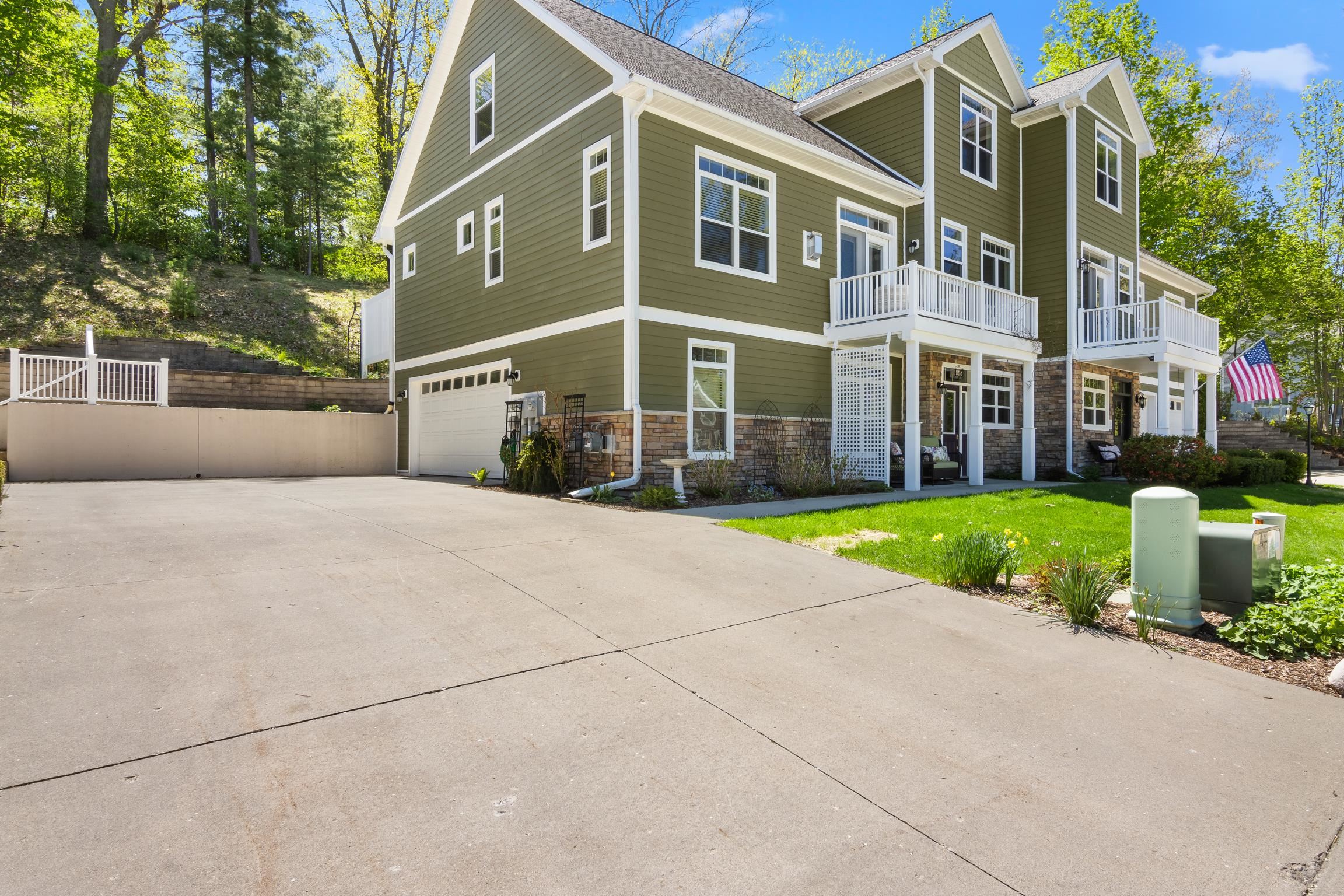 112 Fairway Hills