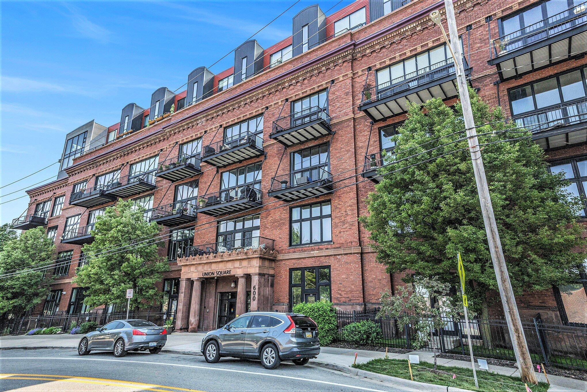 600 Broadway Avenue NW Unit: 402