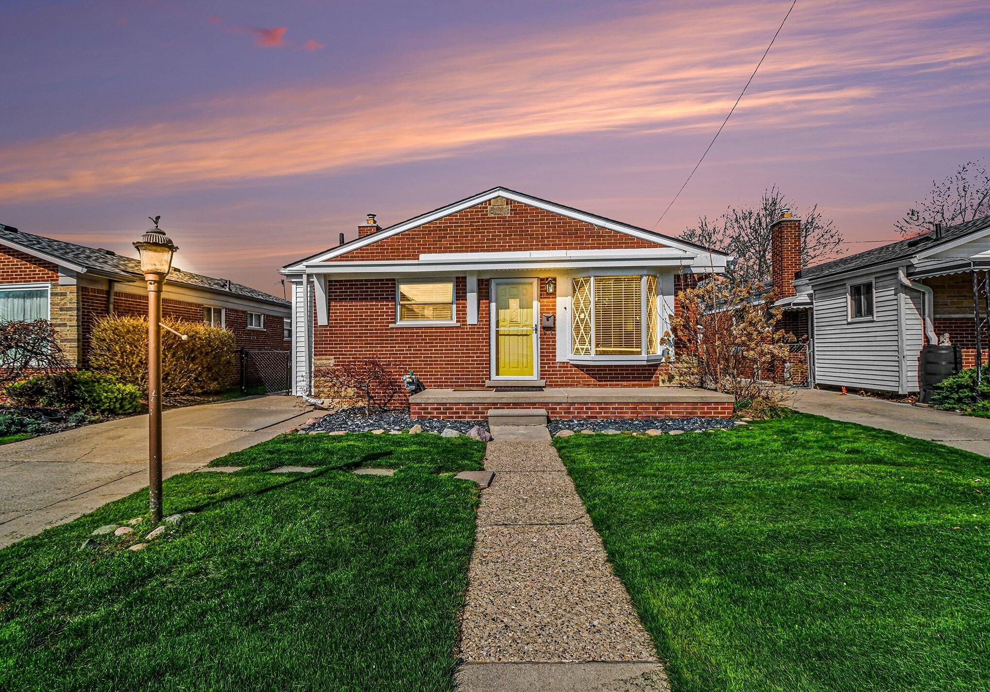 32015 Saint Margaret Street