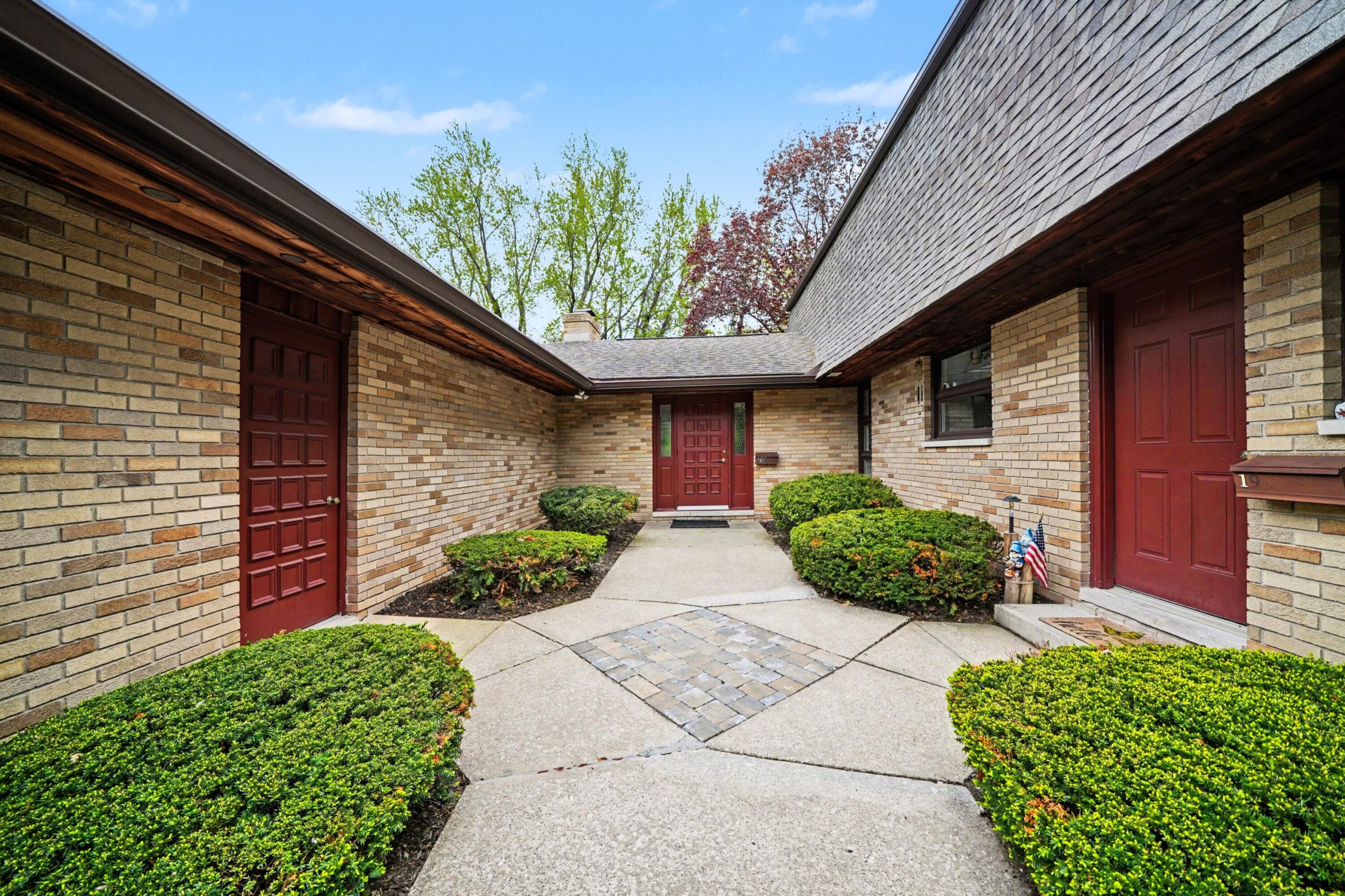 2727 S Lakeshore Drive Unit: E 20