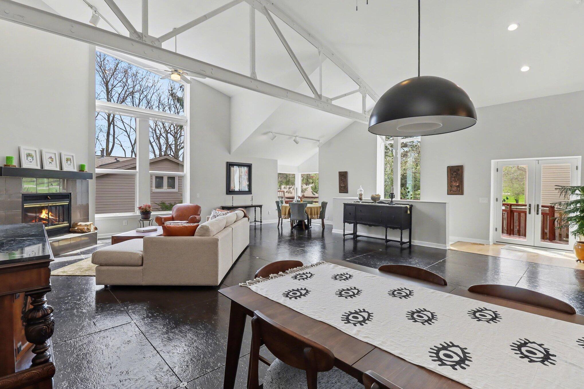 1906 Old Orchard Court