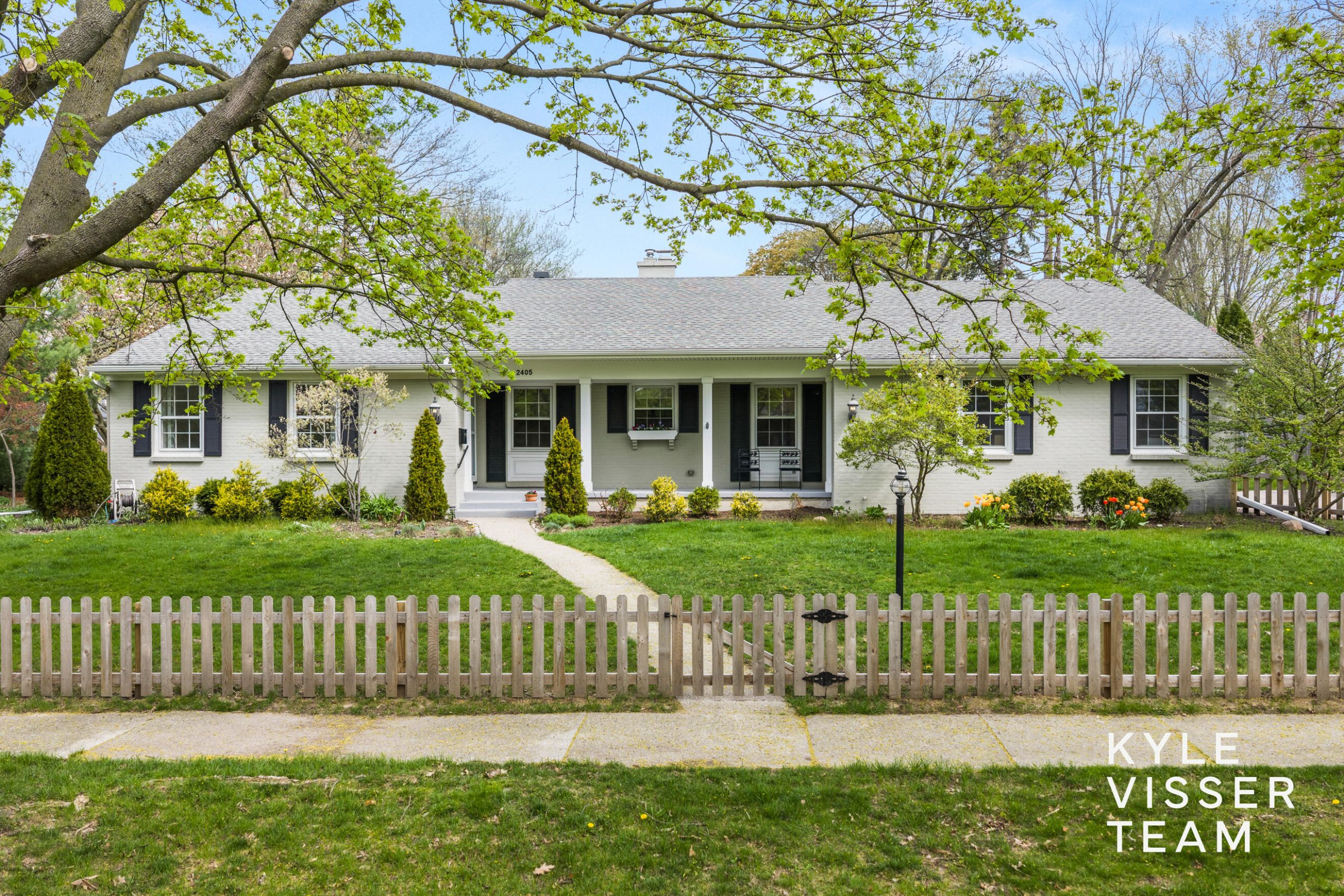 2405 Oakwood Drive SE