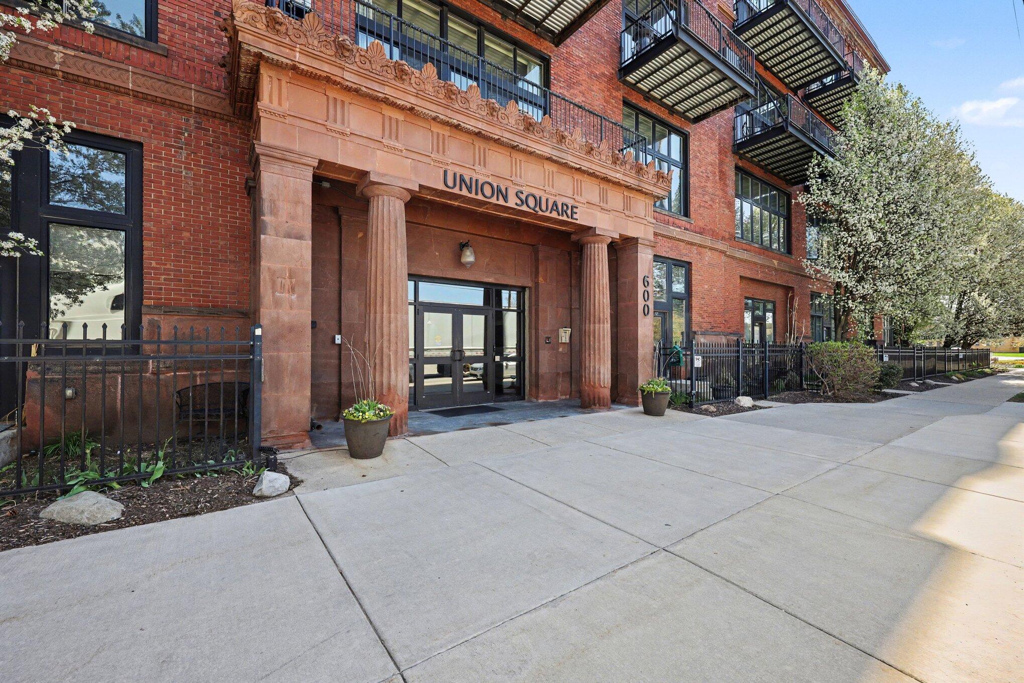 600 Broadway Avenue NW Unit: 620A