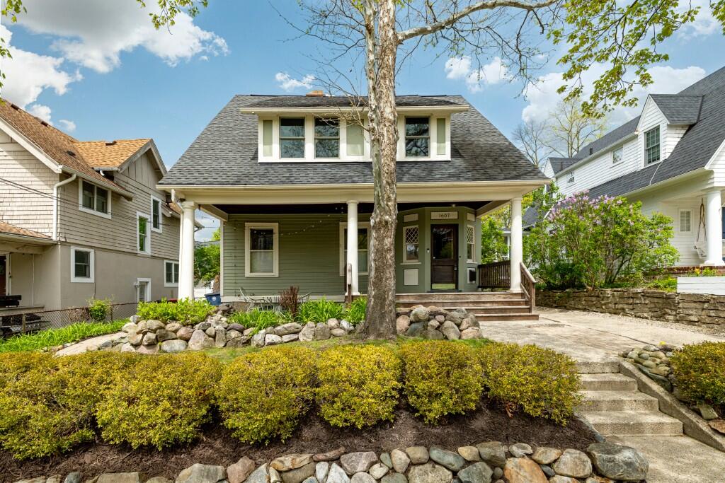 1607 S University