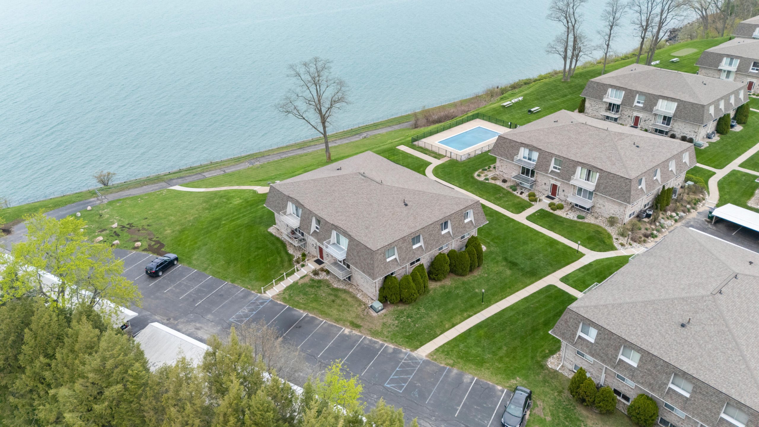 3622 Lake Shore Drive Unit: G12