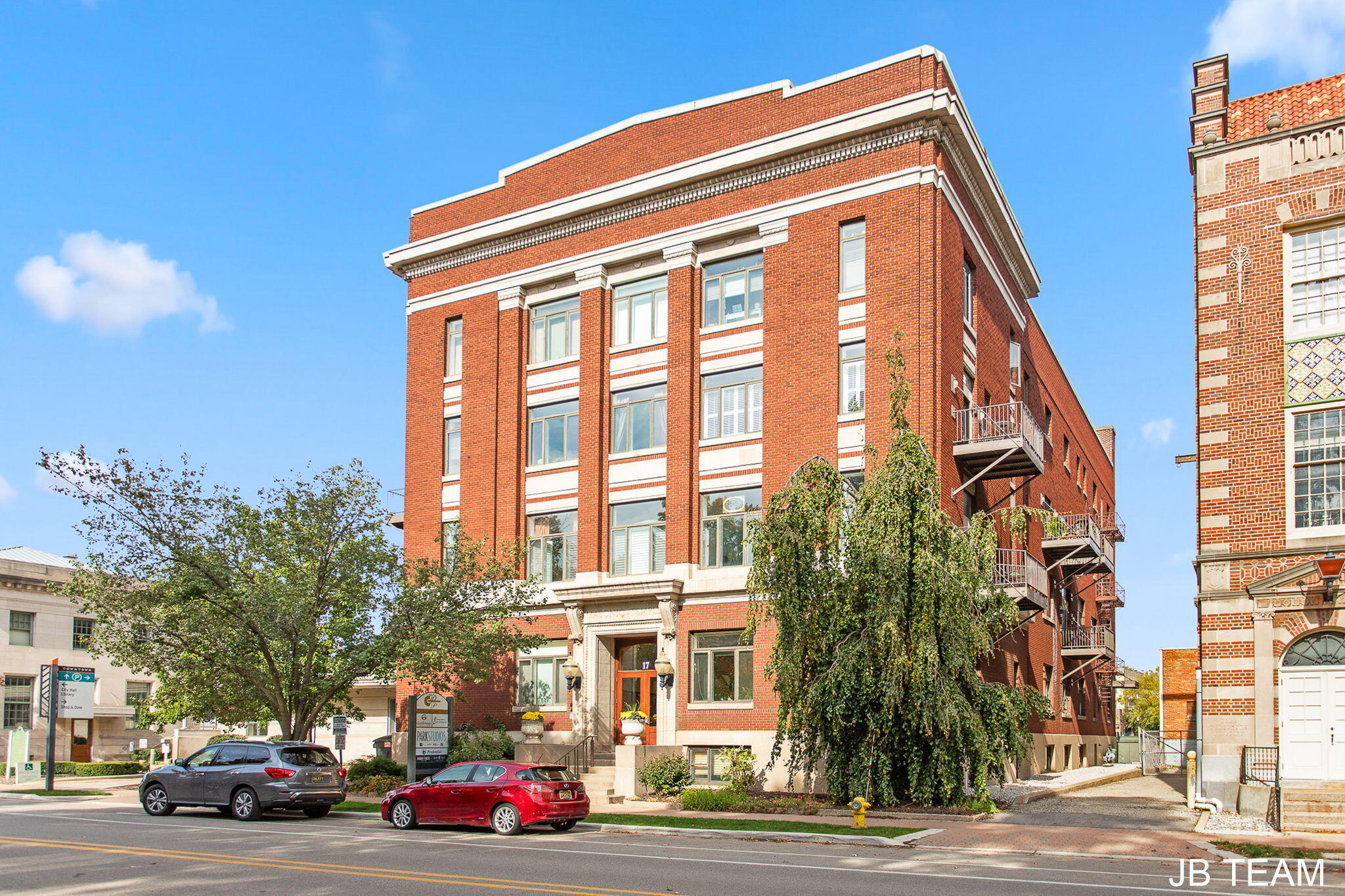 17 W 10th Street Unit: 220