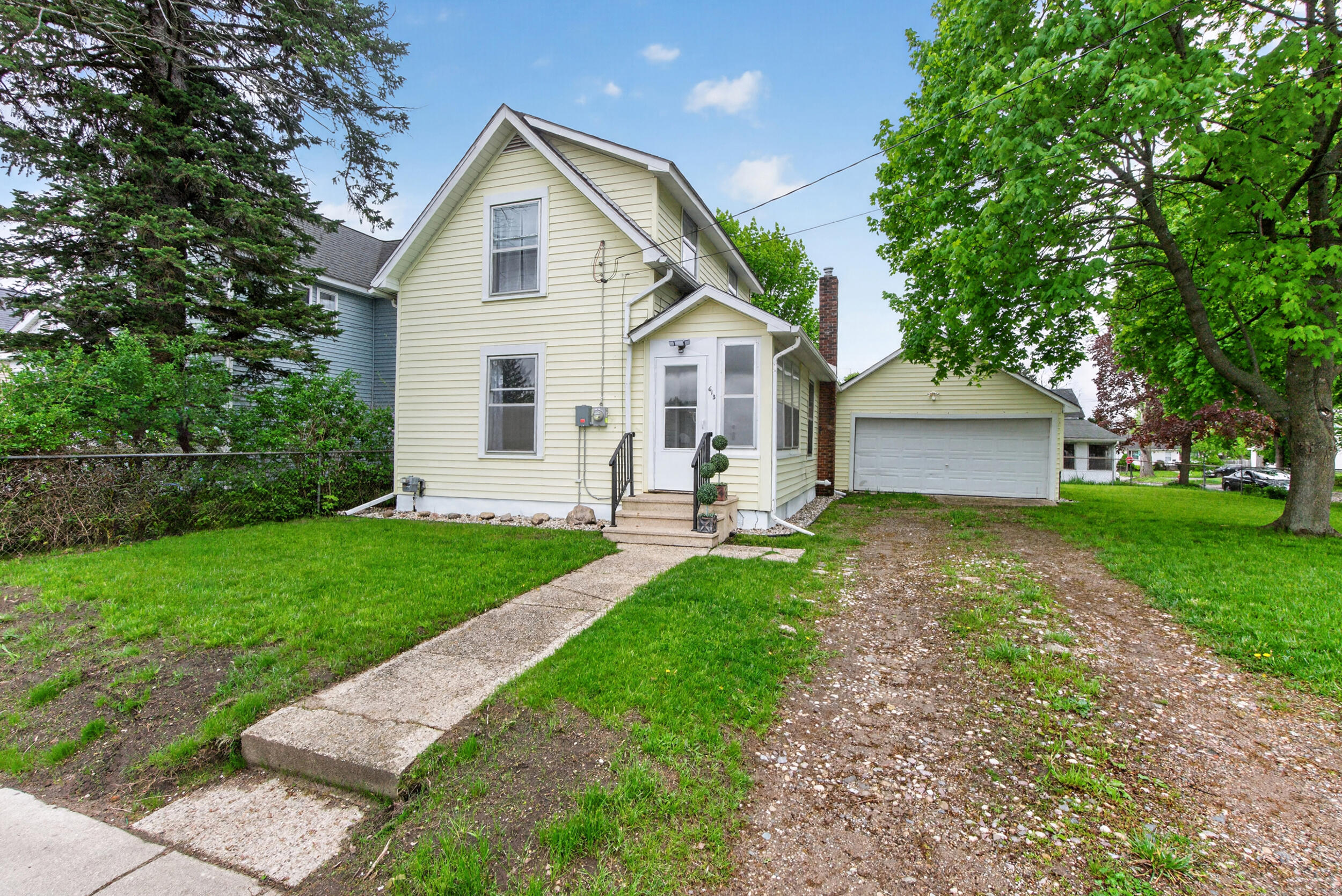 613 Hallett Street