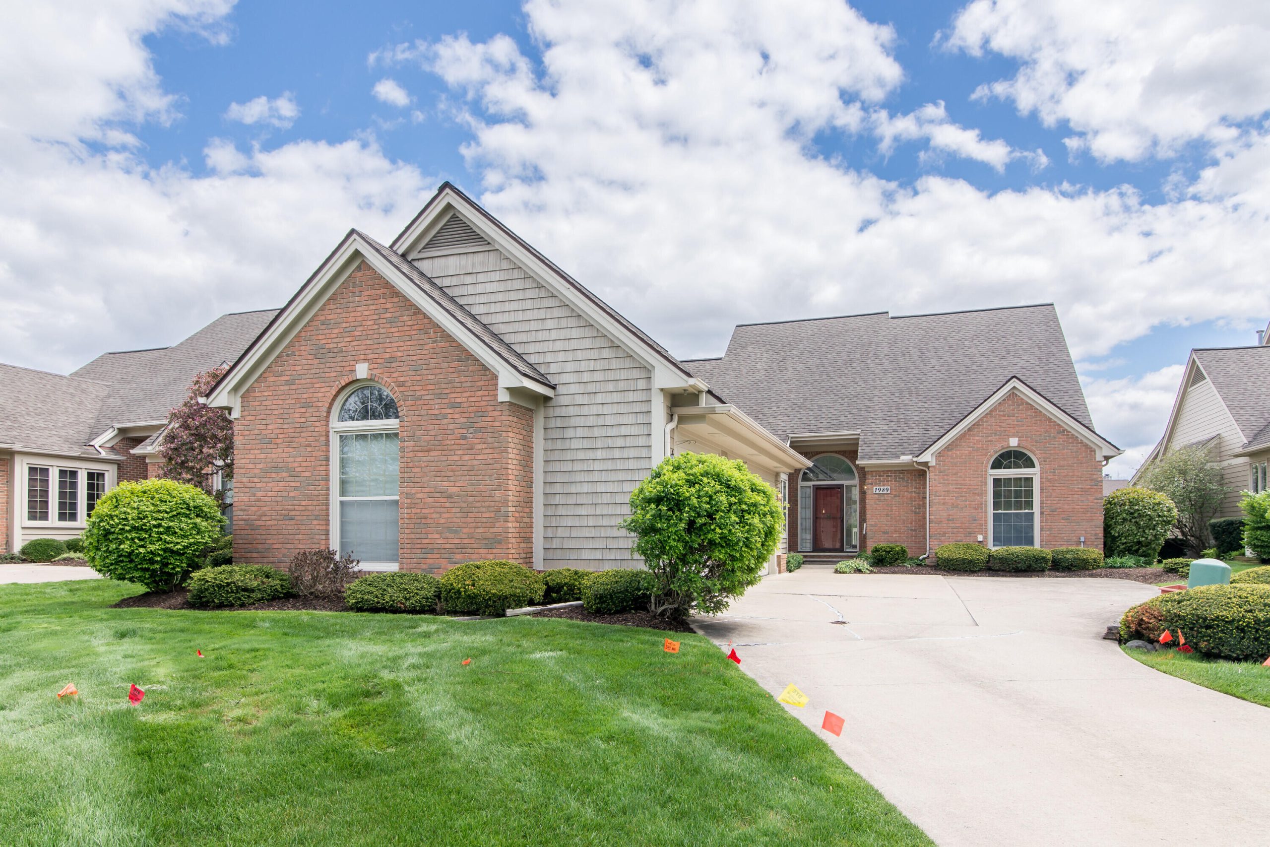 1989 Stonebridge Drive N