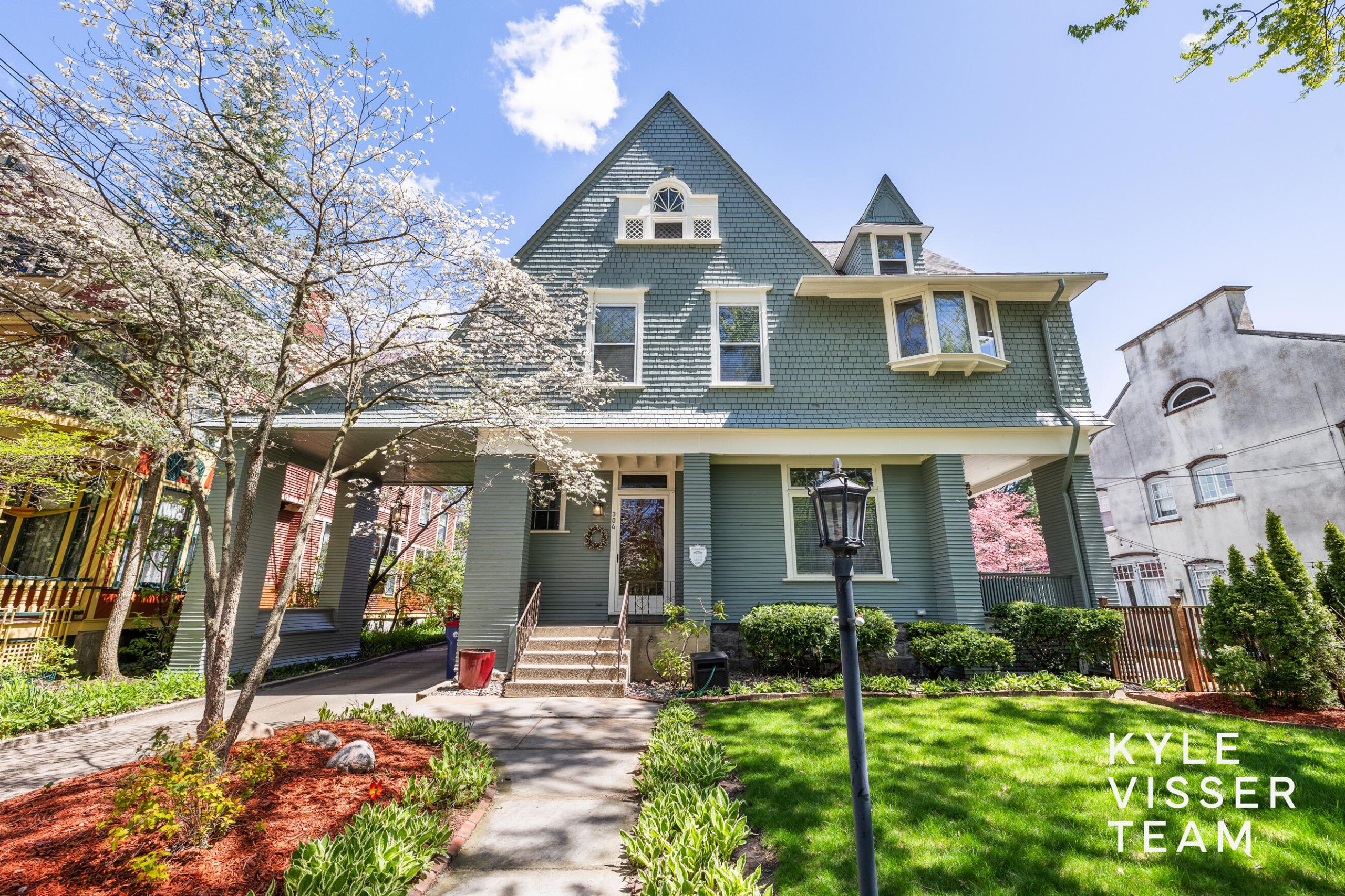 304 Paris Avenue SE