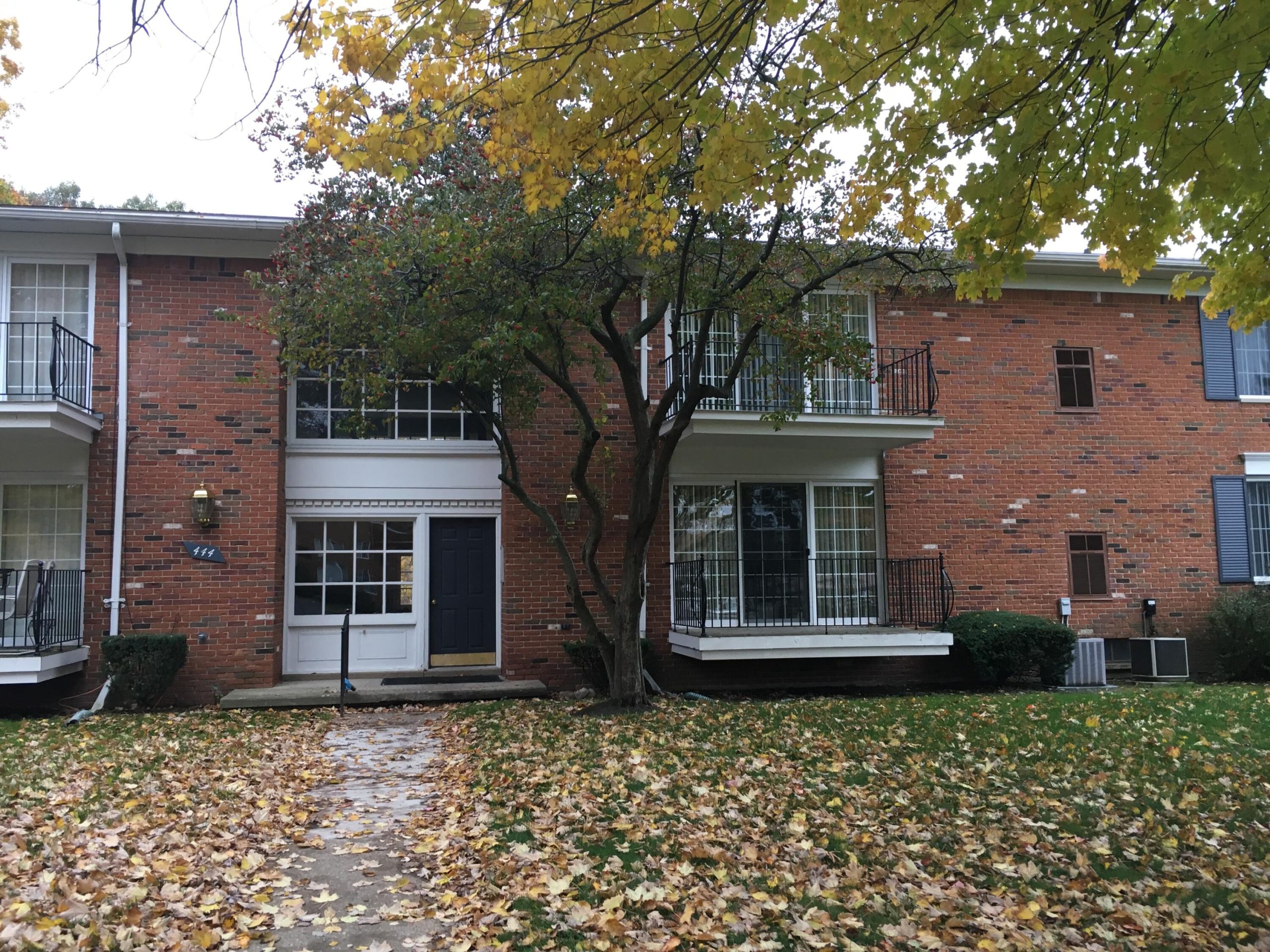 444 N FOX HILLS Drive N Building: 17.00 Unit: 3