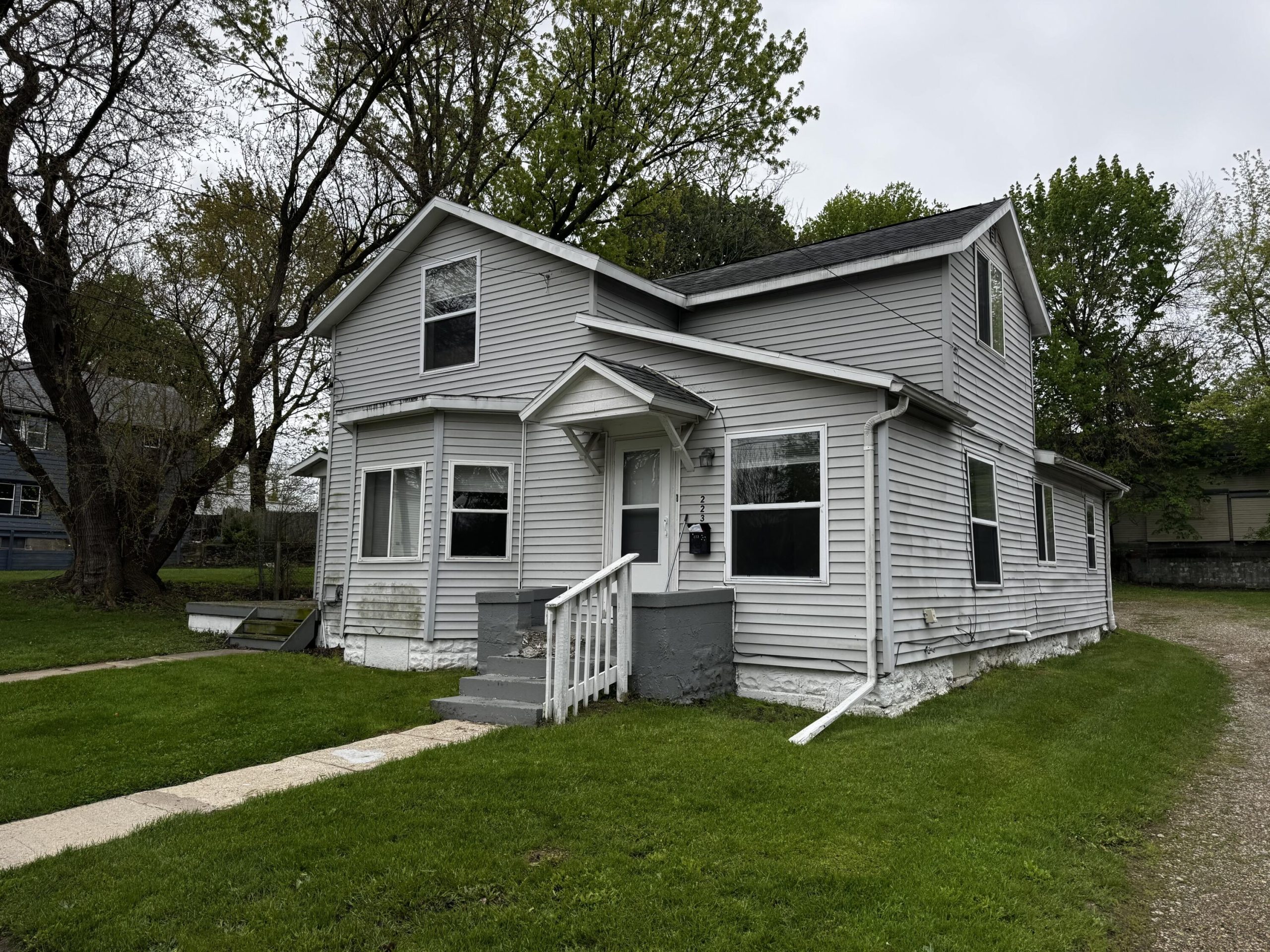 221-223 W Mason Street