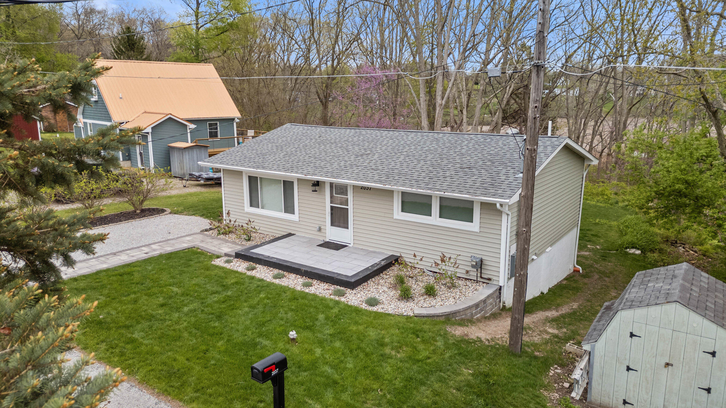 2037 Lakeview Drive