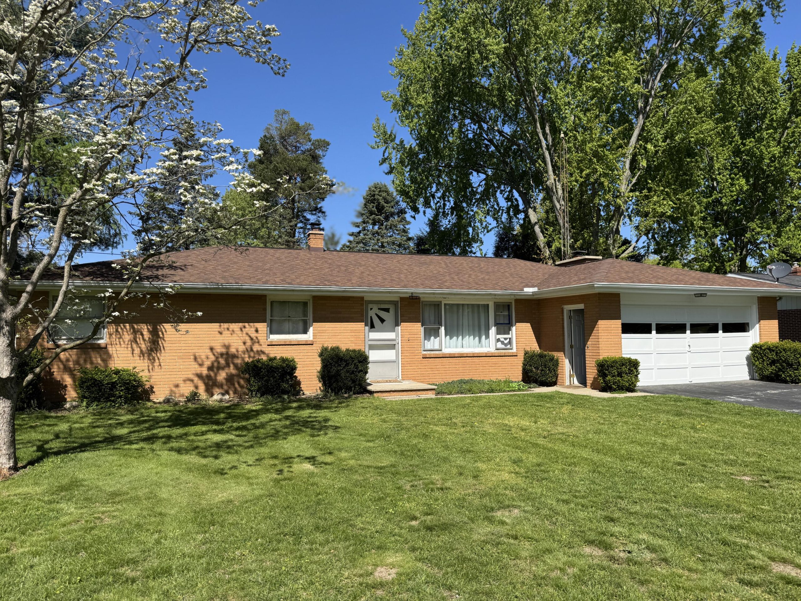 5634 W Hiawatha Lane