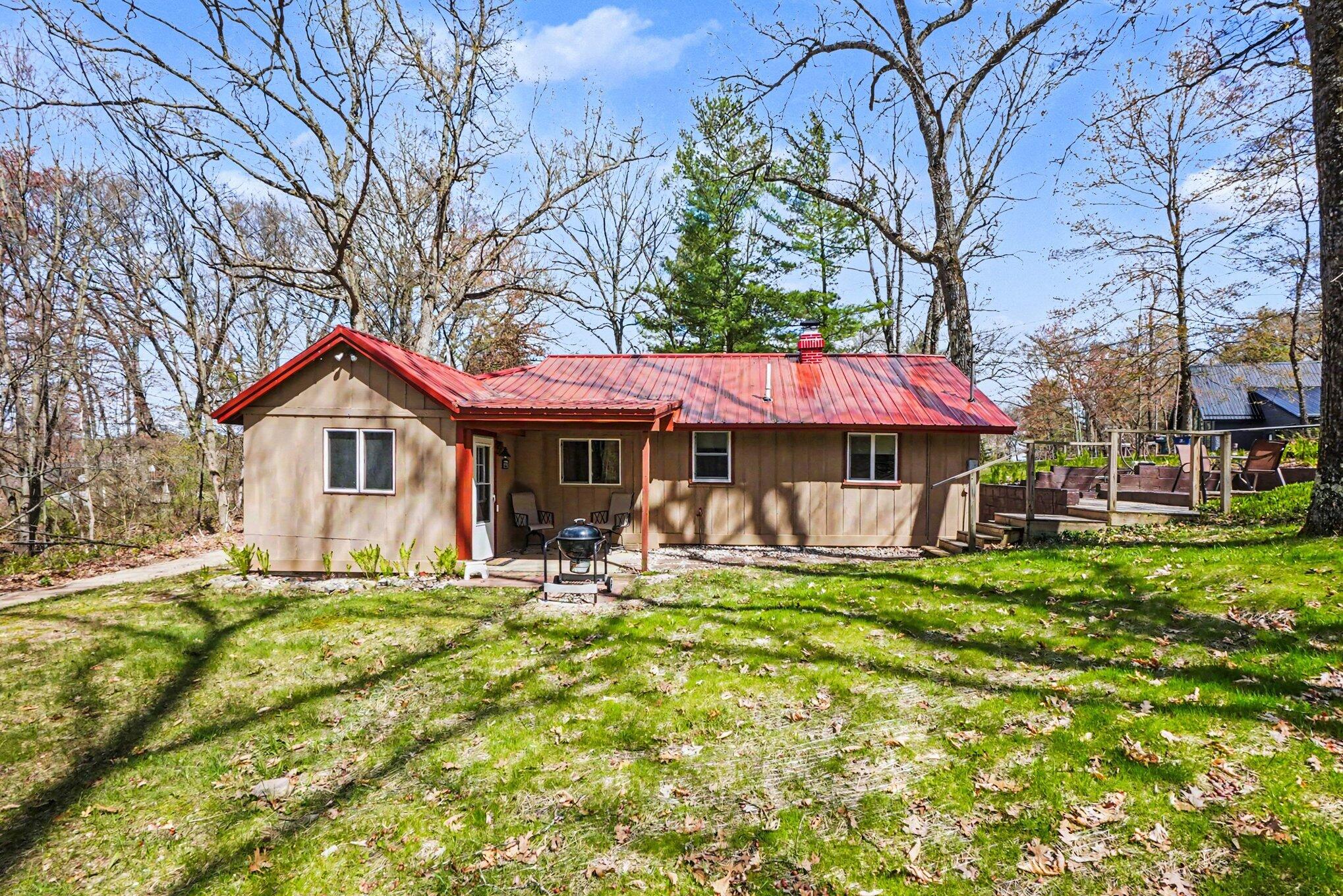 880 W Lincoln Avenue