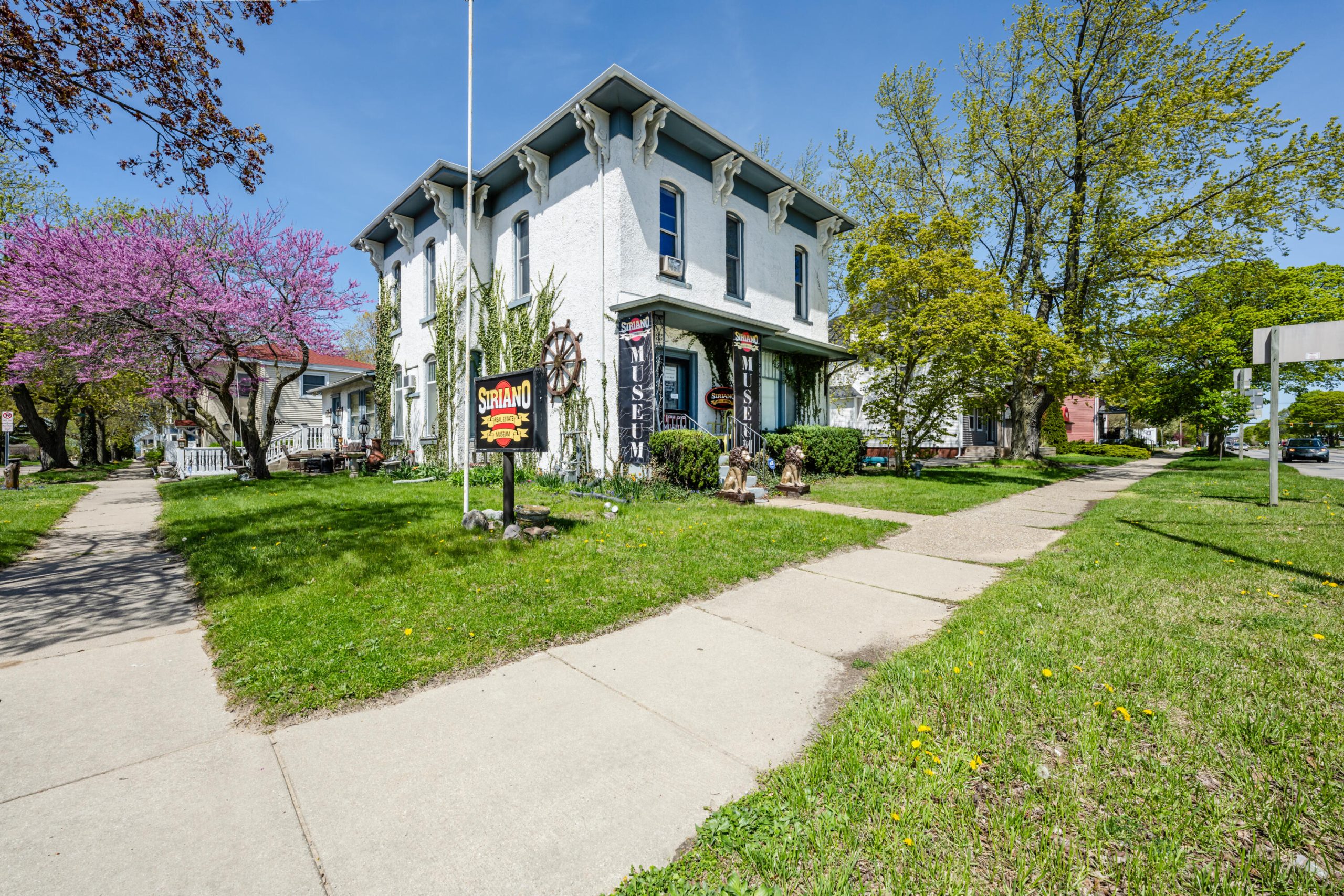922 Main Street