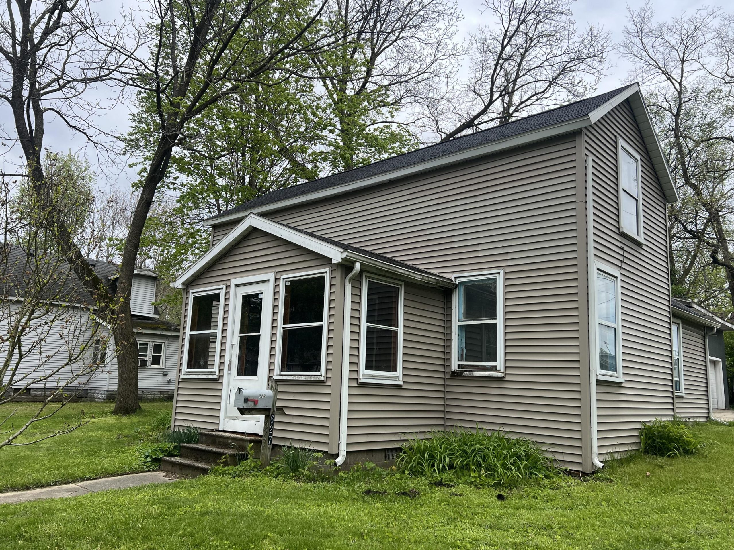 627 S 5th Street