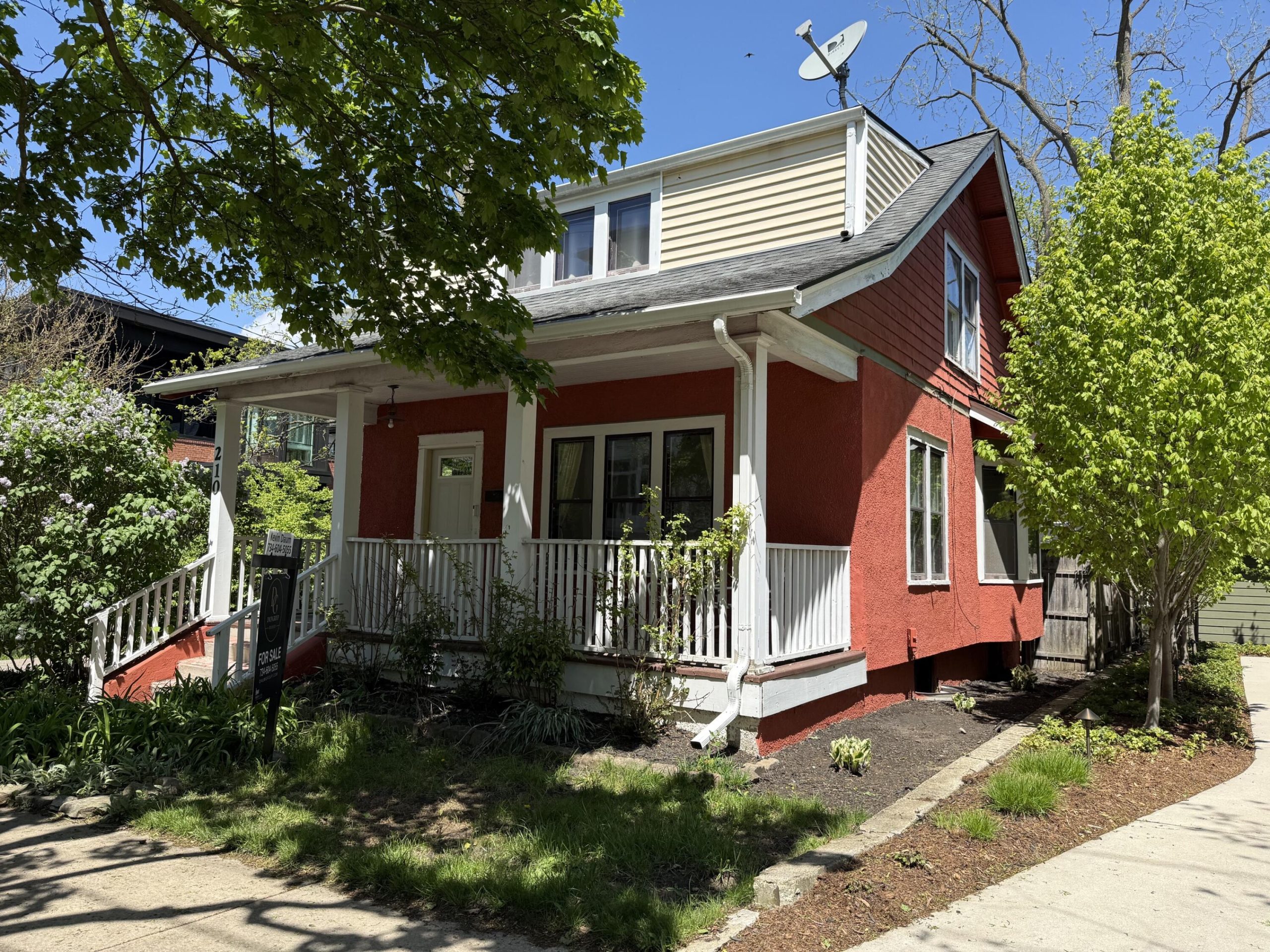210 W Kingsley Street