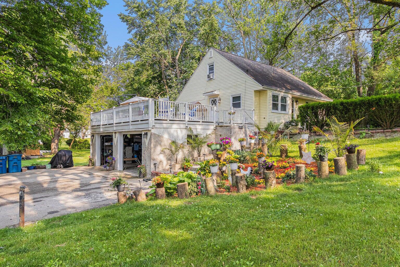 3104 Courtlandt Avenue