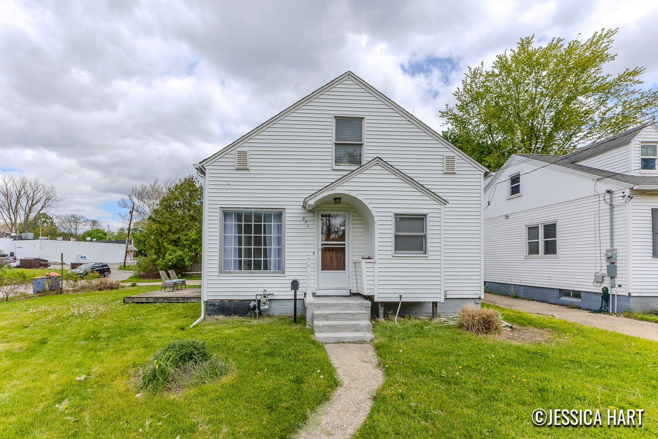 851 Hollywood Street NE