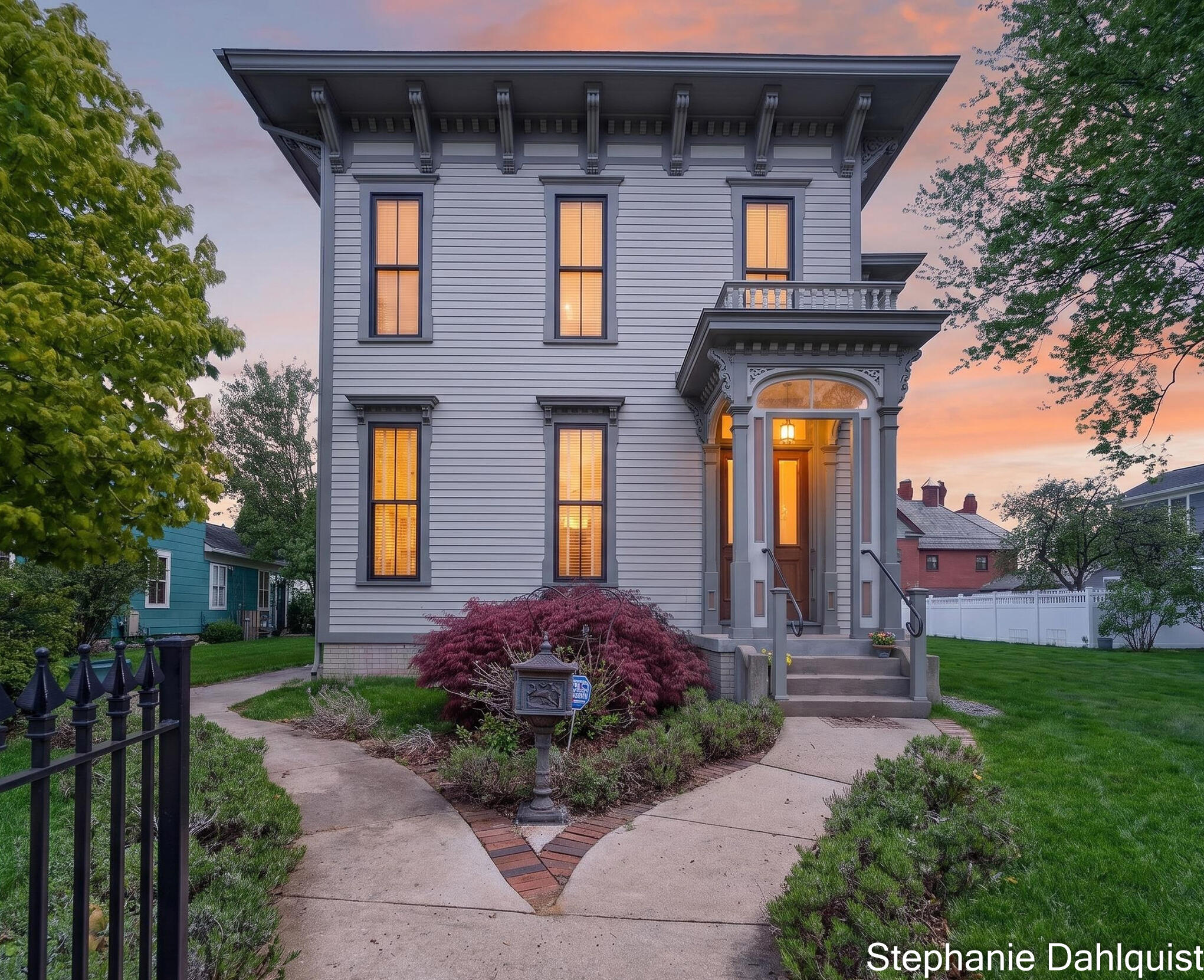 511 W Clay Avenue