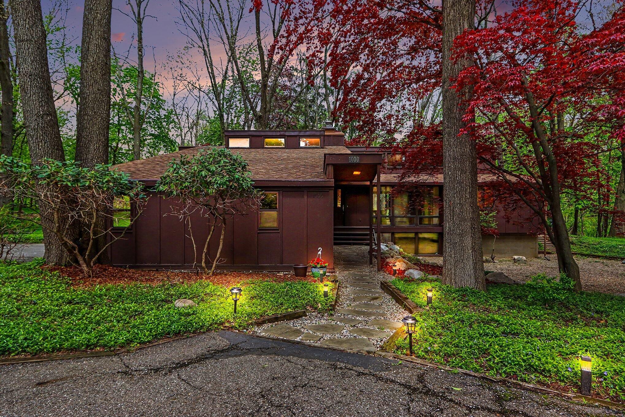 1000 Carolee Lane