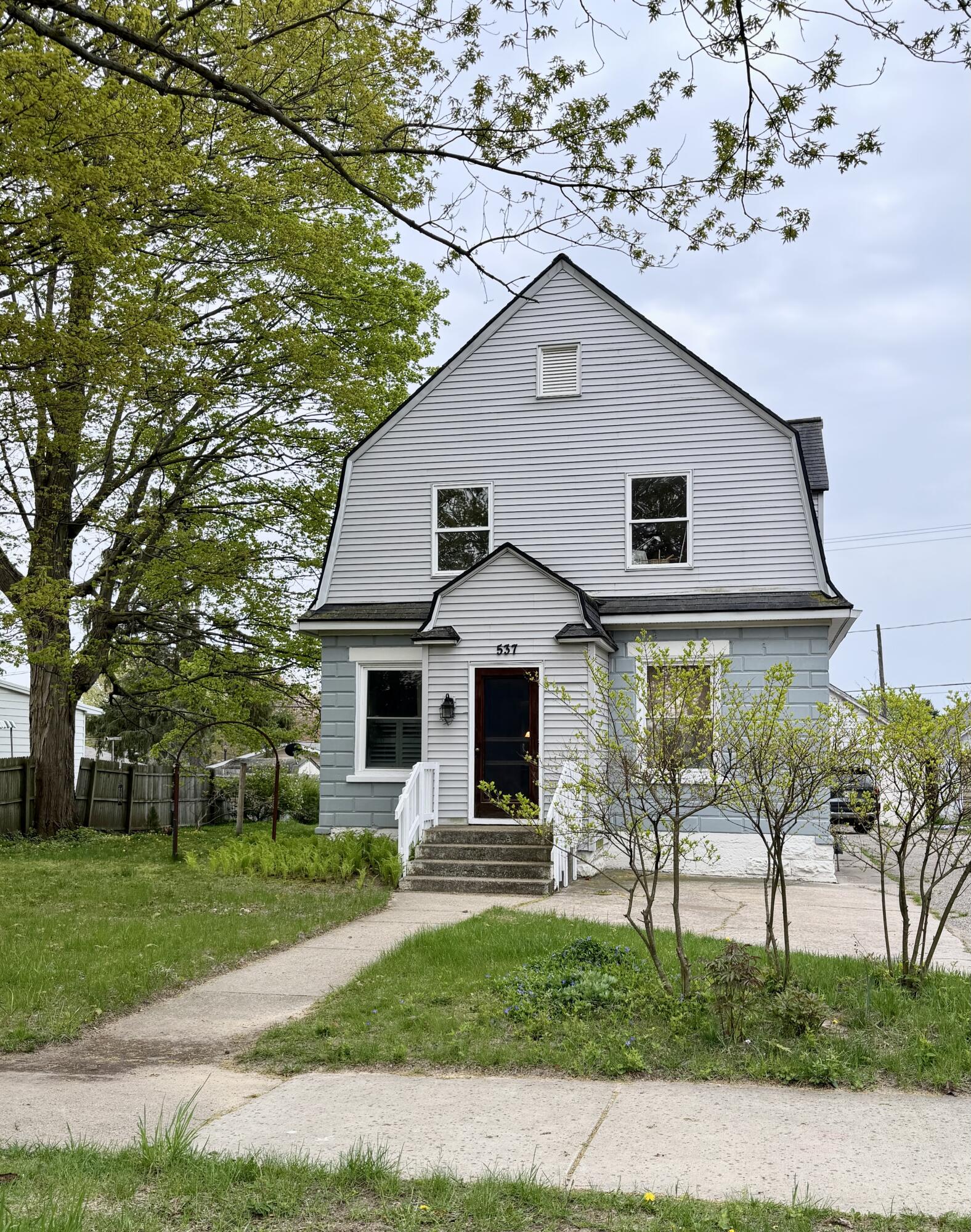 537 W Main Street
