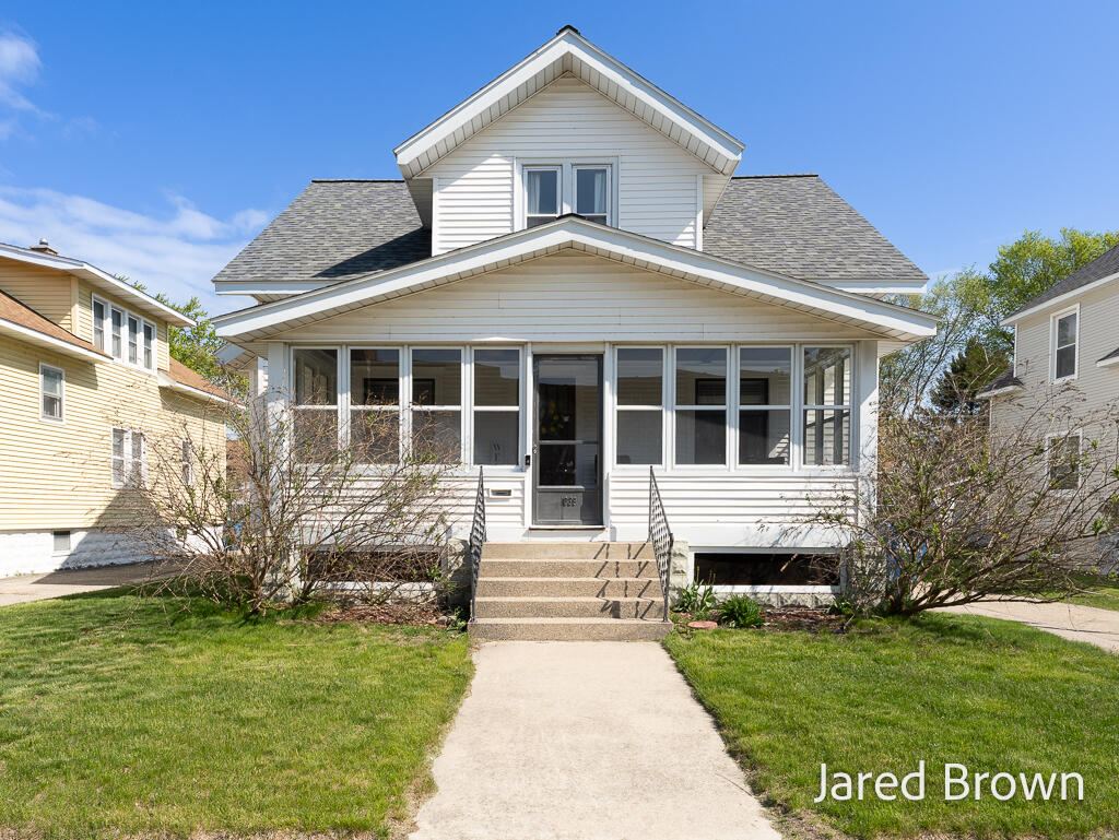 1039 Pennoyer Avenue