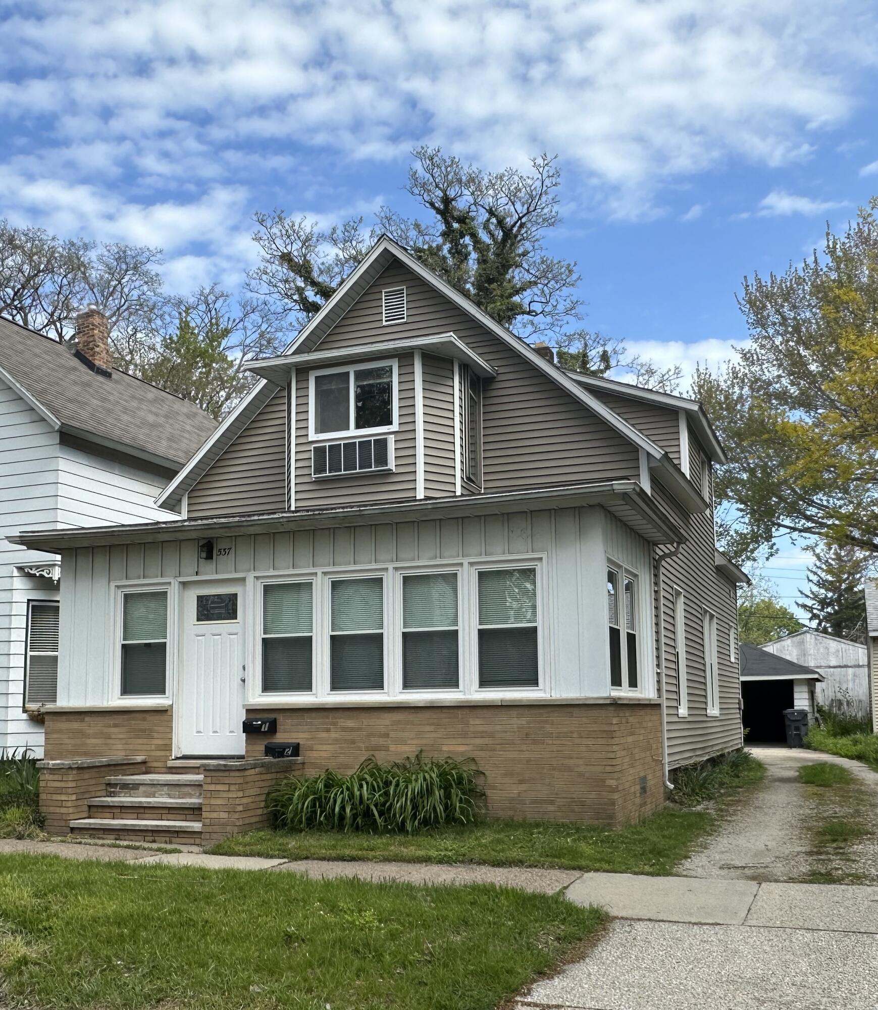 537 Winchester Avenue Unit: Upper Unit