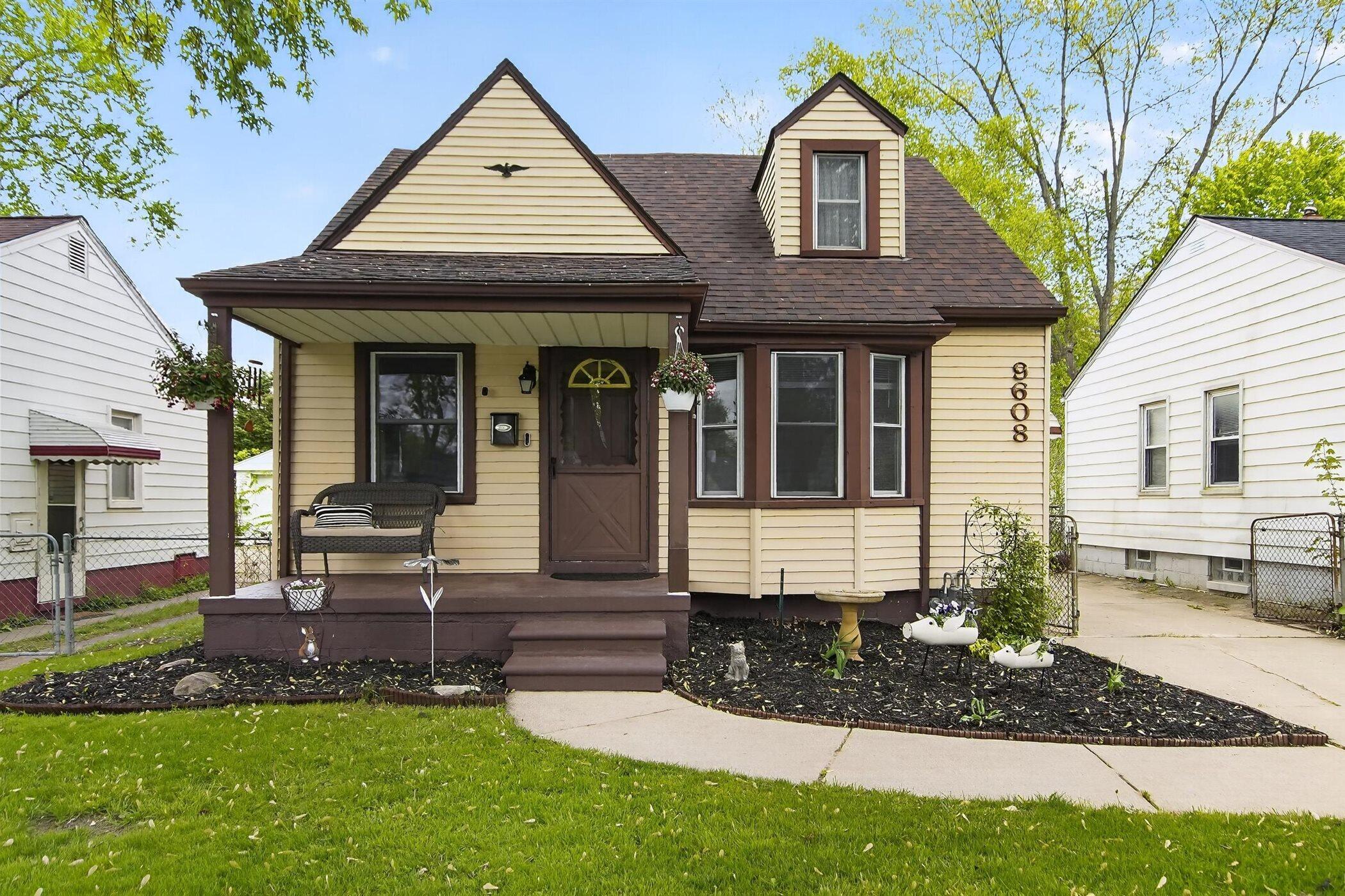 9608 Tecumseh Avenue