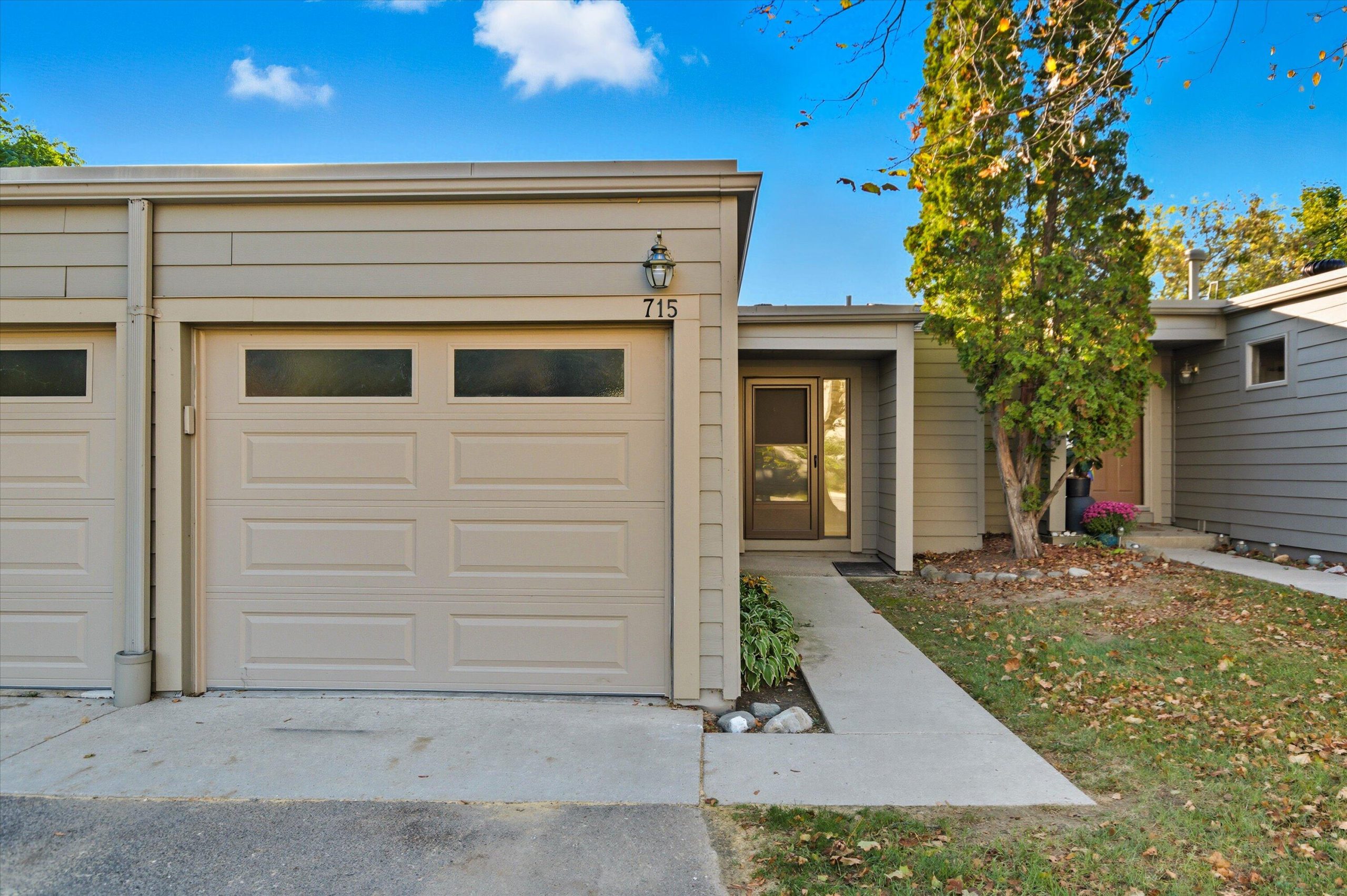 715 Skynob Drive