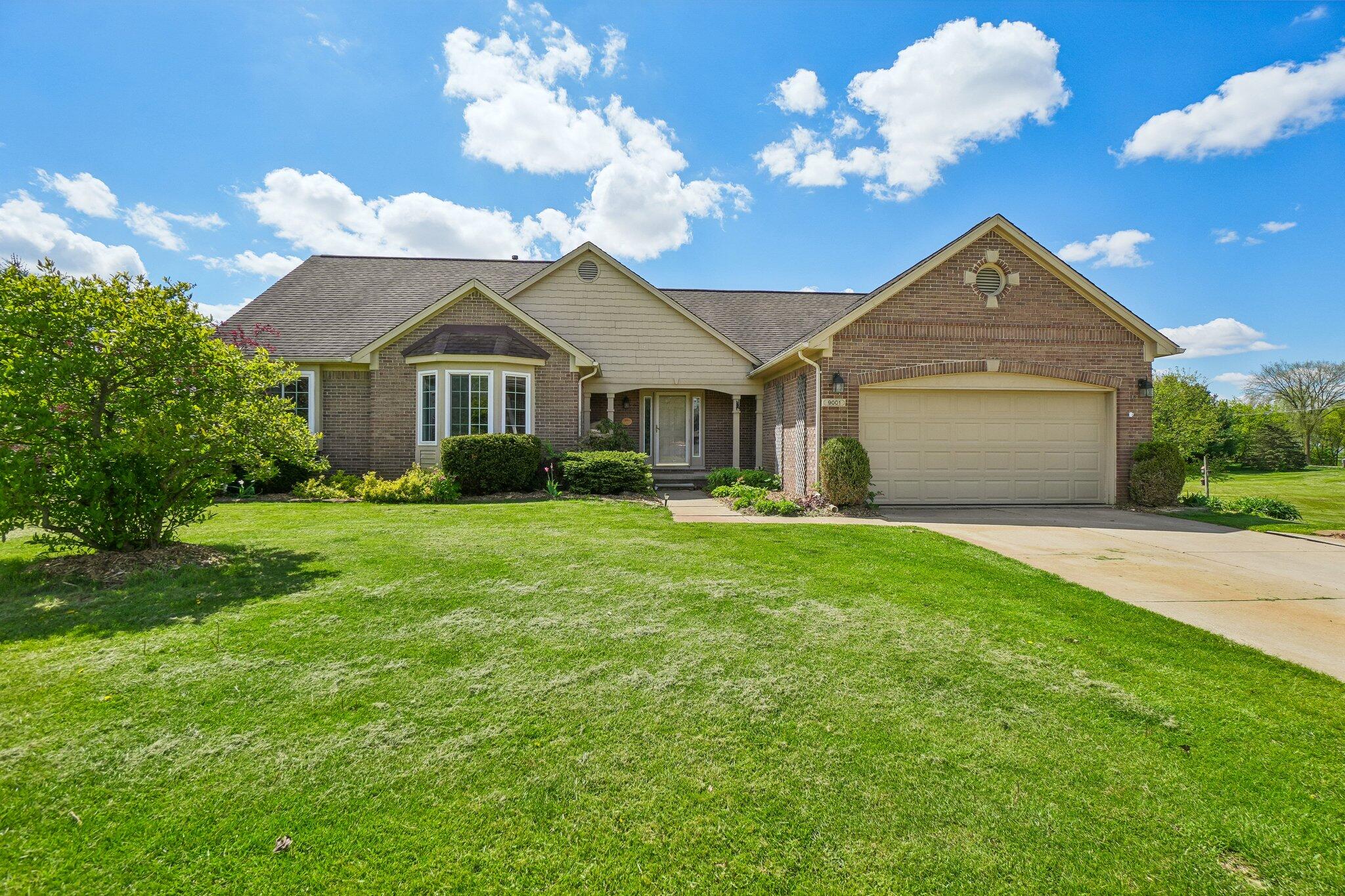 9001 N Pheasant Ridge