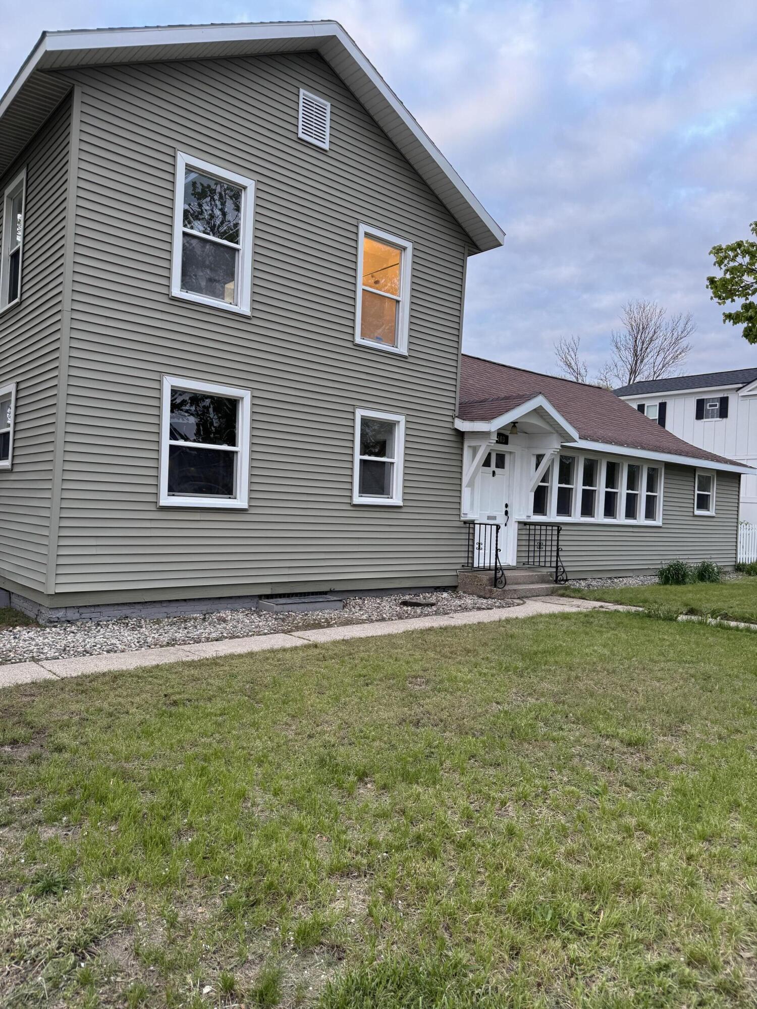 103 E Savidge Street