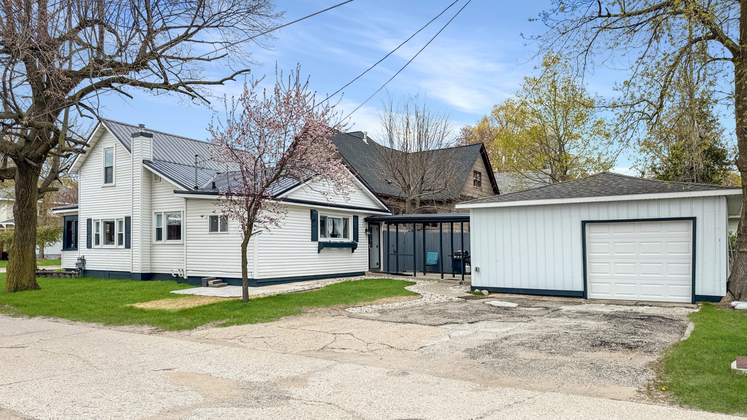116 E Bremer Street
