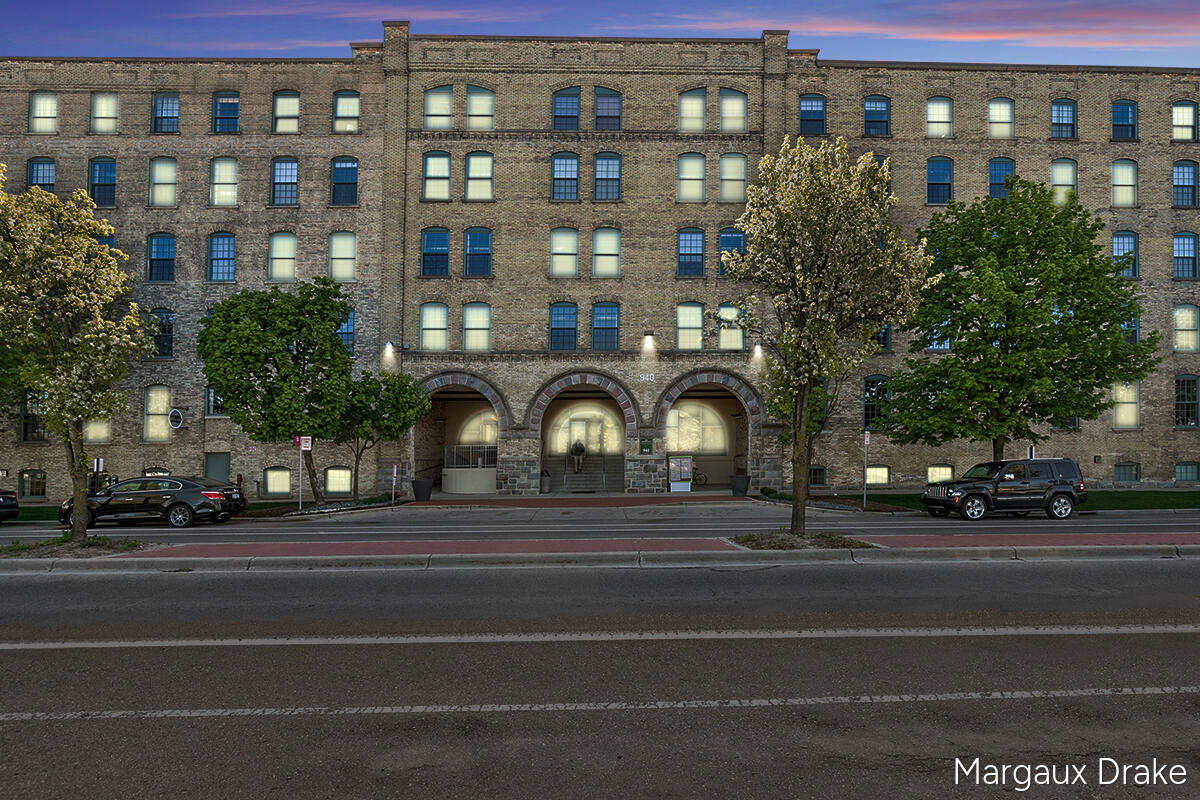 940 Monroe Avenue NW Unit: 552