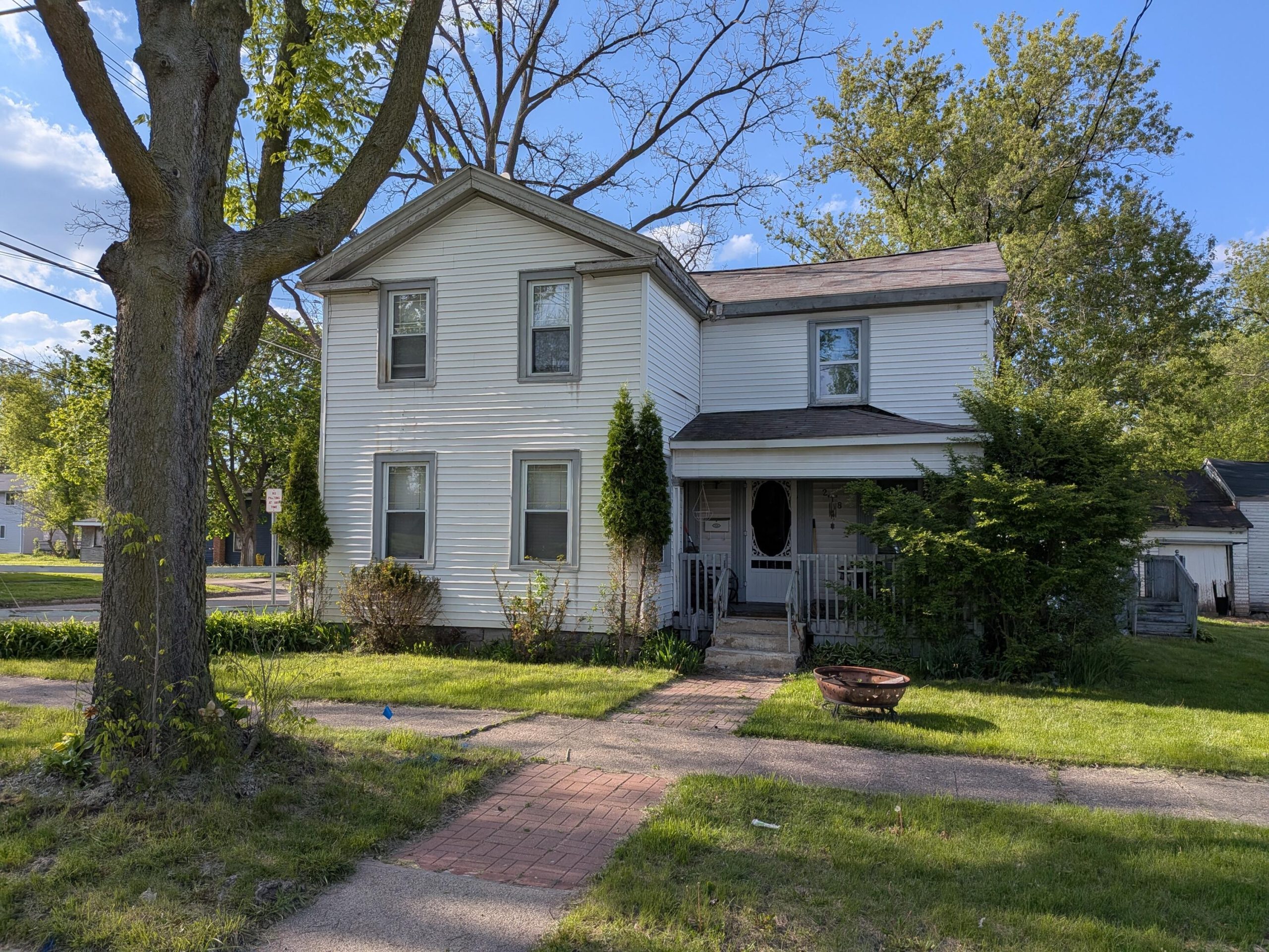 218 W Porter Street