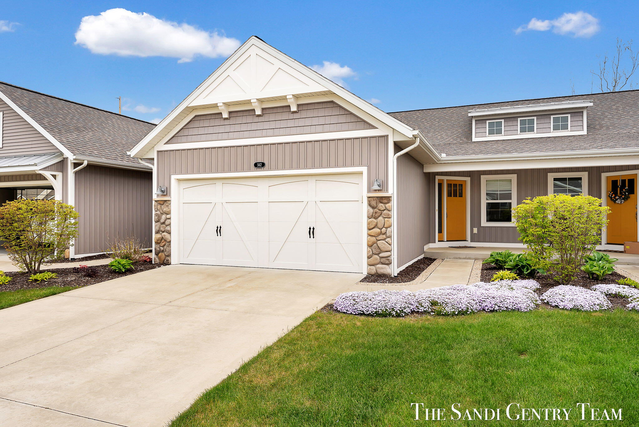 562 Riverbank Circle Unit: 15