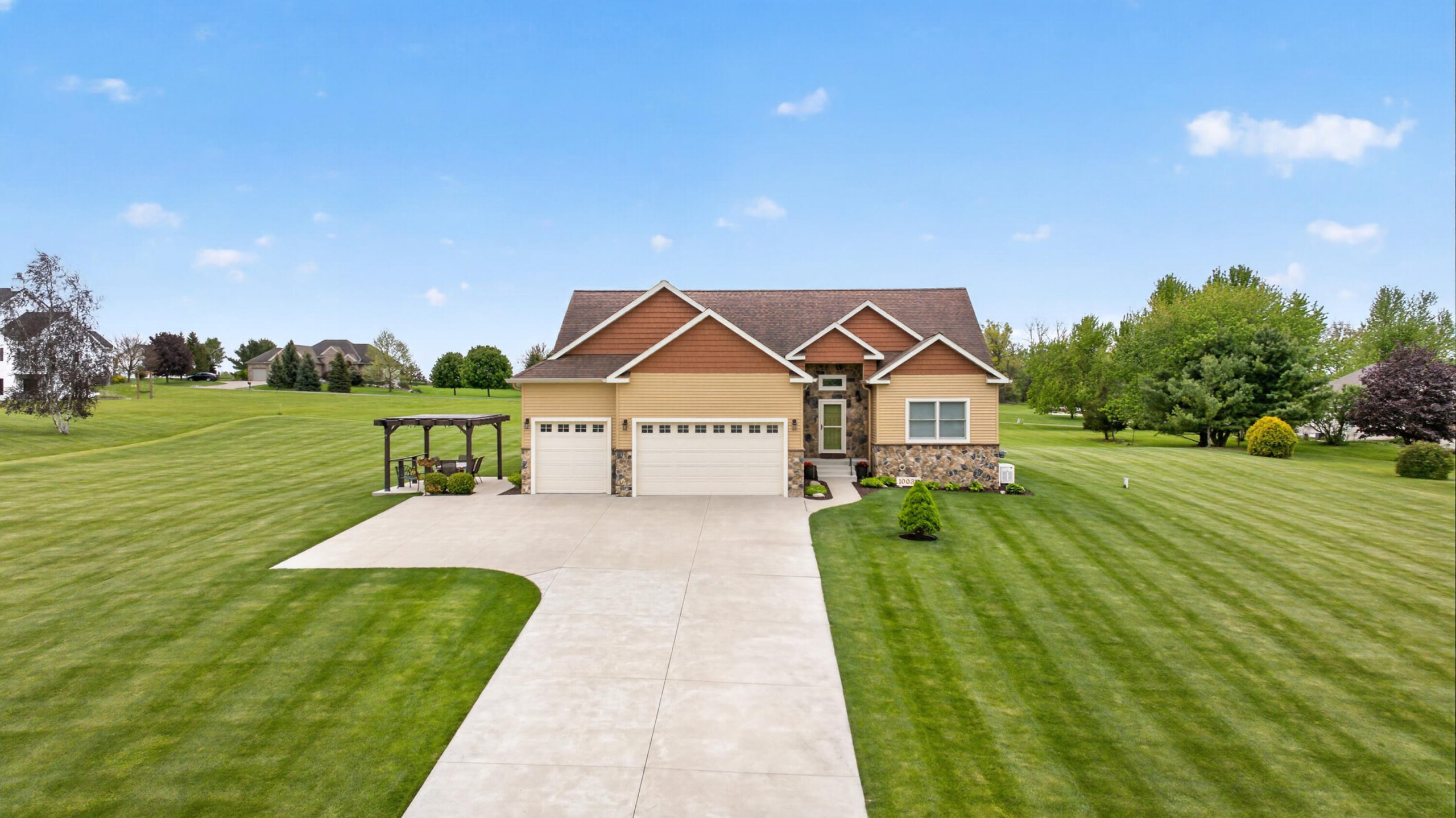 10037 Whitetail Lane
