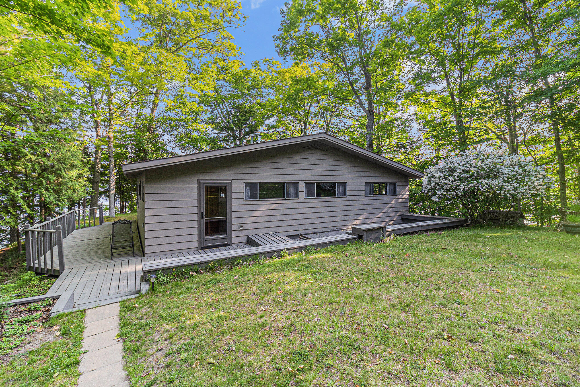 6253 Loggers Lane